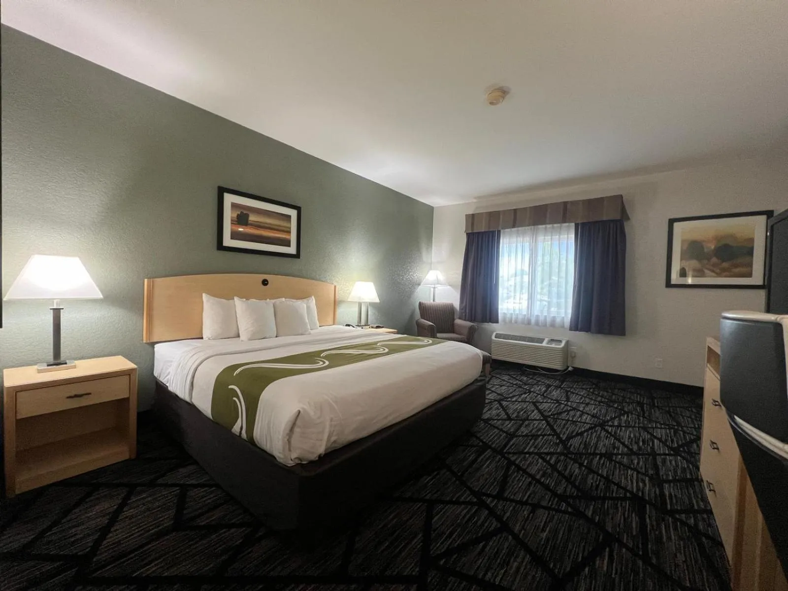 Bed in Quality Inn & Suites Loveland