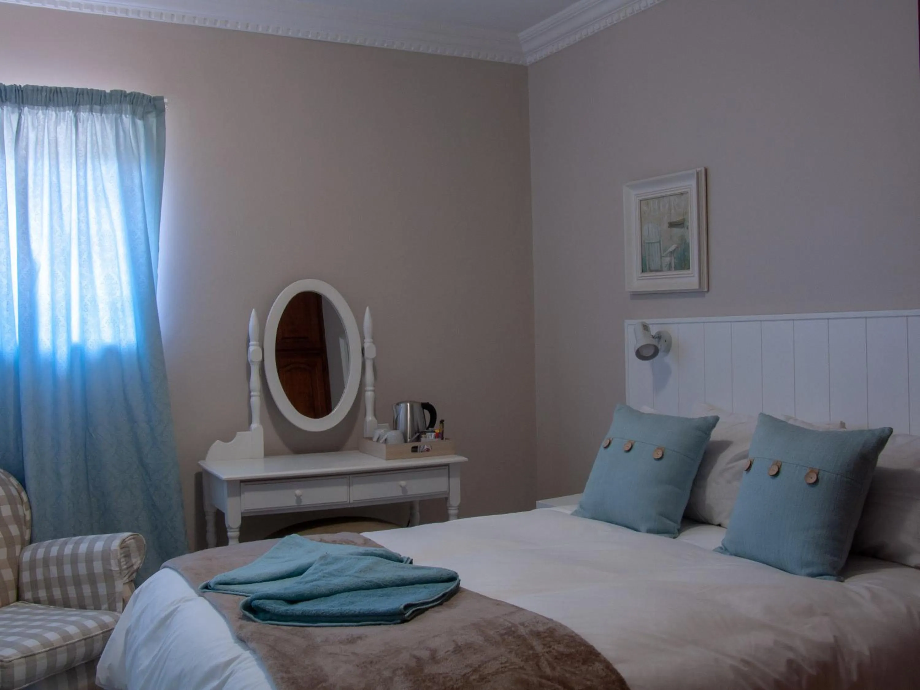 Bed in Hamilton Urban Farm Guest House