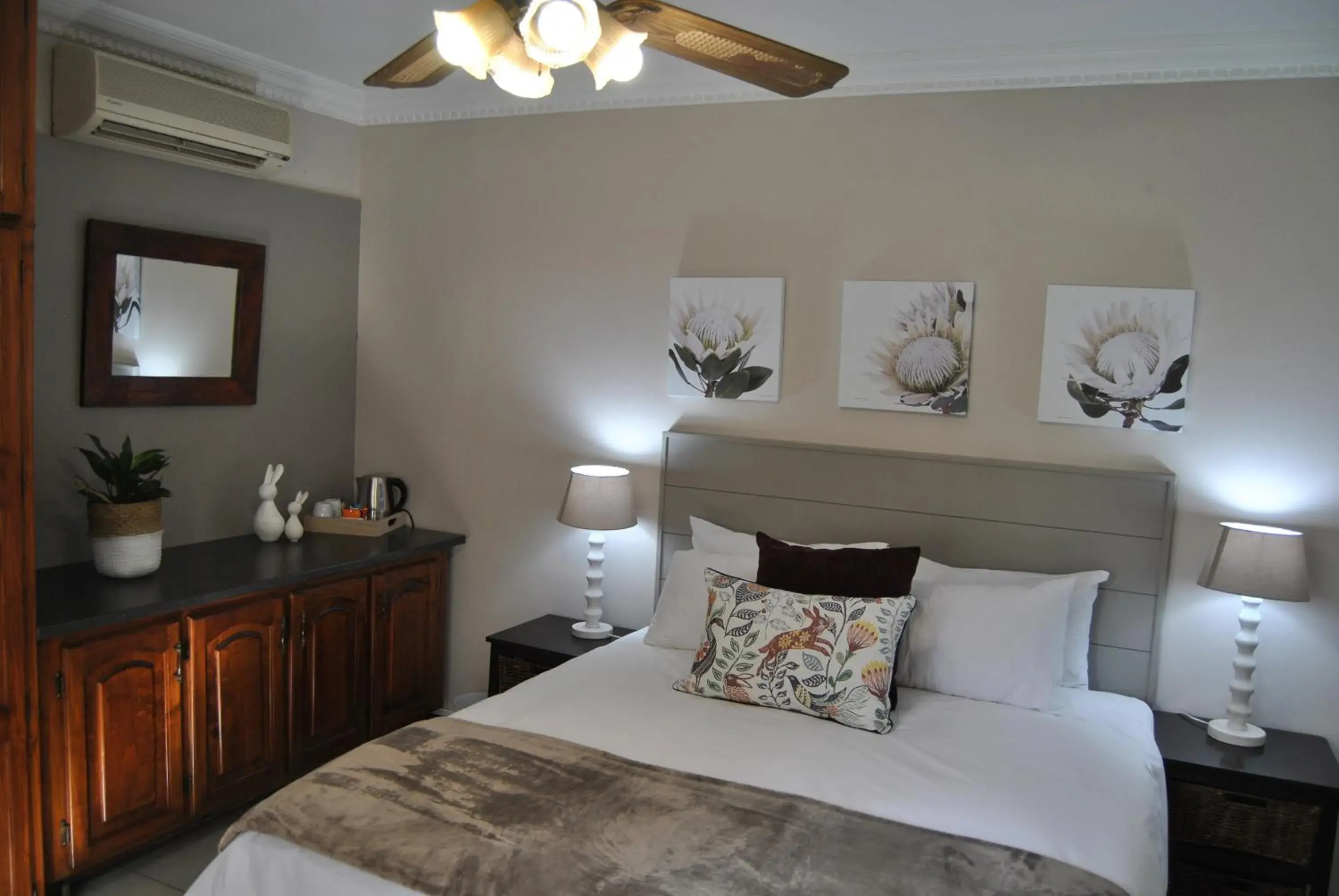 Double Room - single occupancy in Hamilton Urban Farm Guest House Double Room - single occupancy in Hamilton Urban Farm Guest House