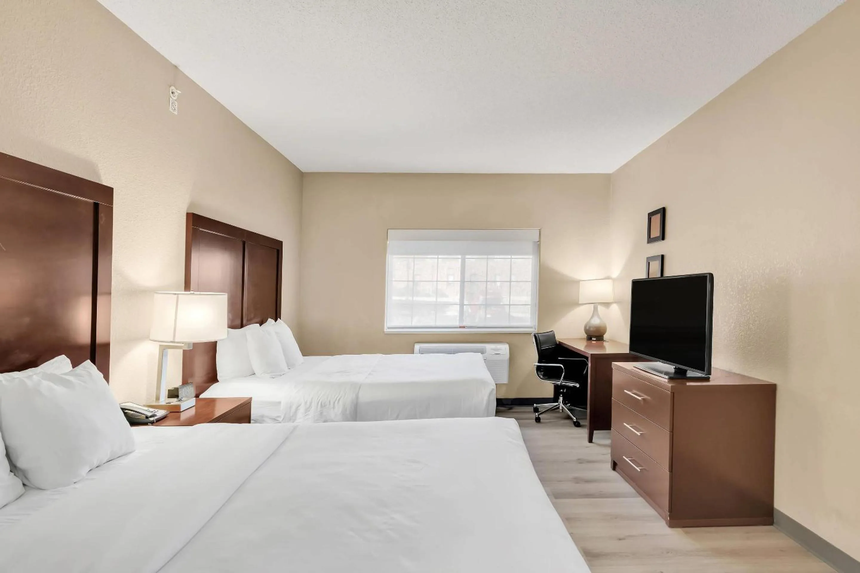 Bedroom, Bed in Comfort Suites Lakewood - Denver