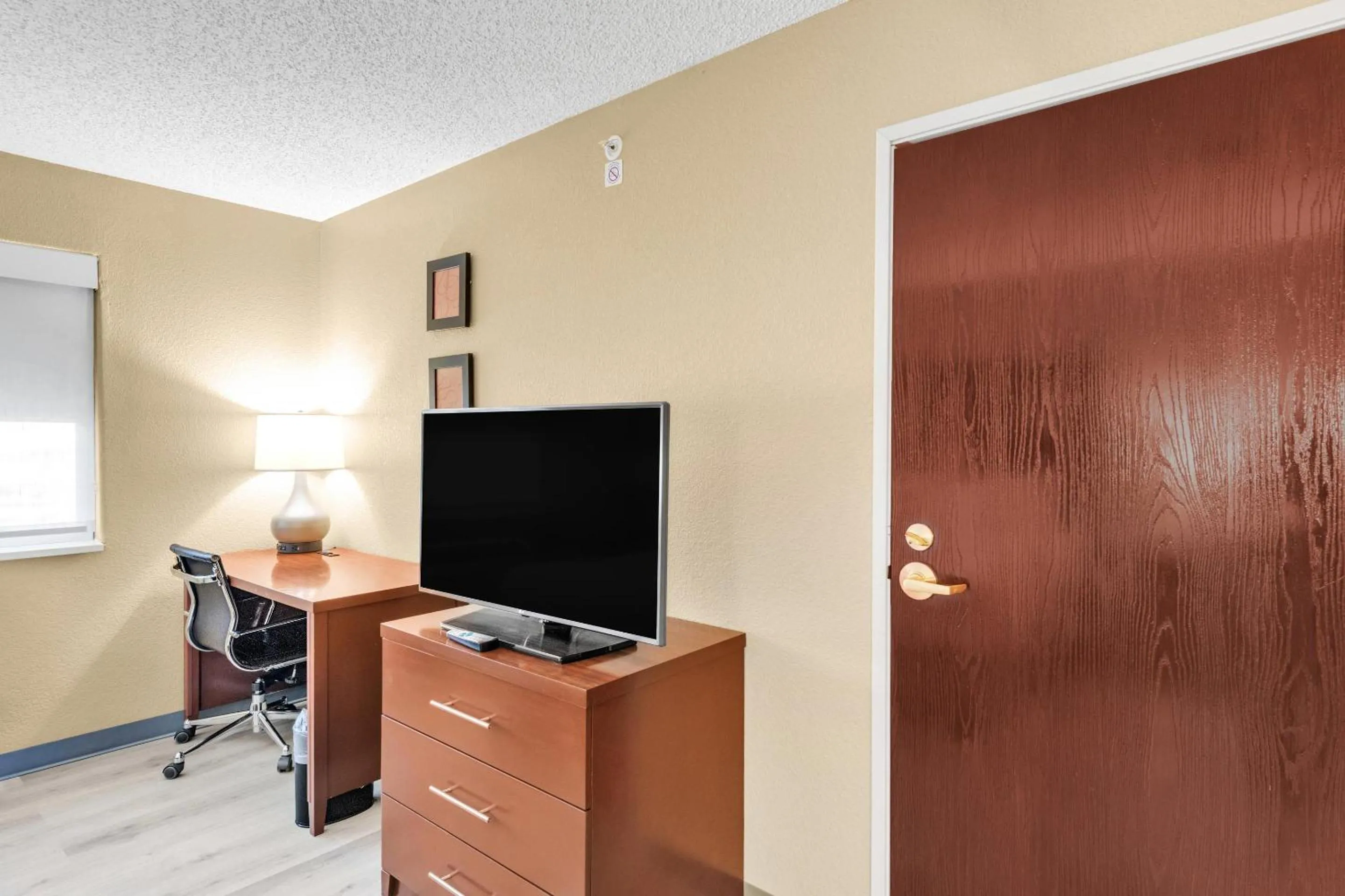 Bedroom in Comfort Suites Lakewood - Denver