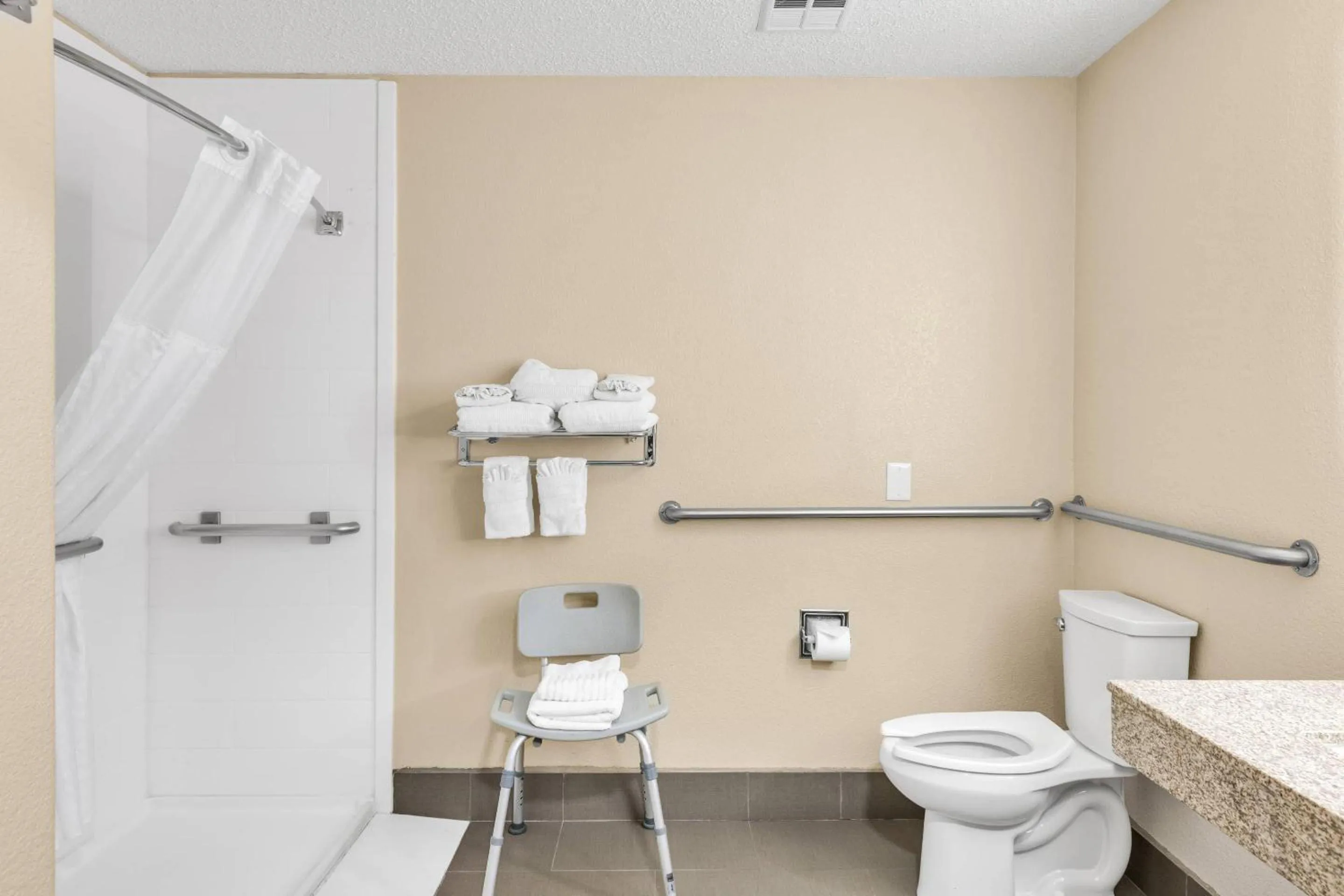 Bedroom in Comfort Suites Lakewood - Denver