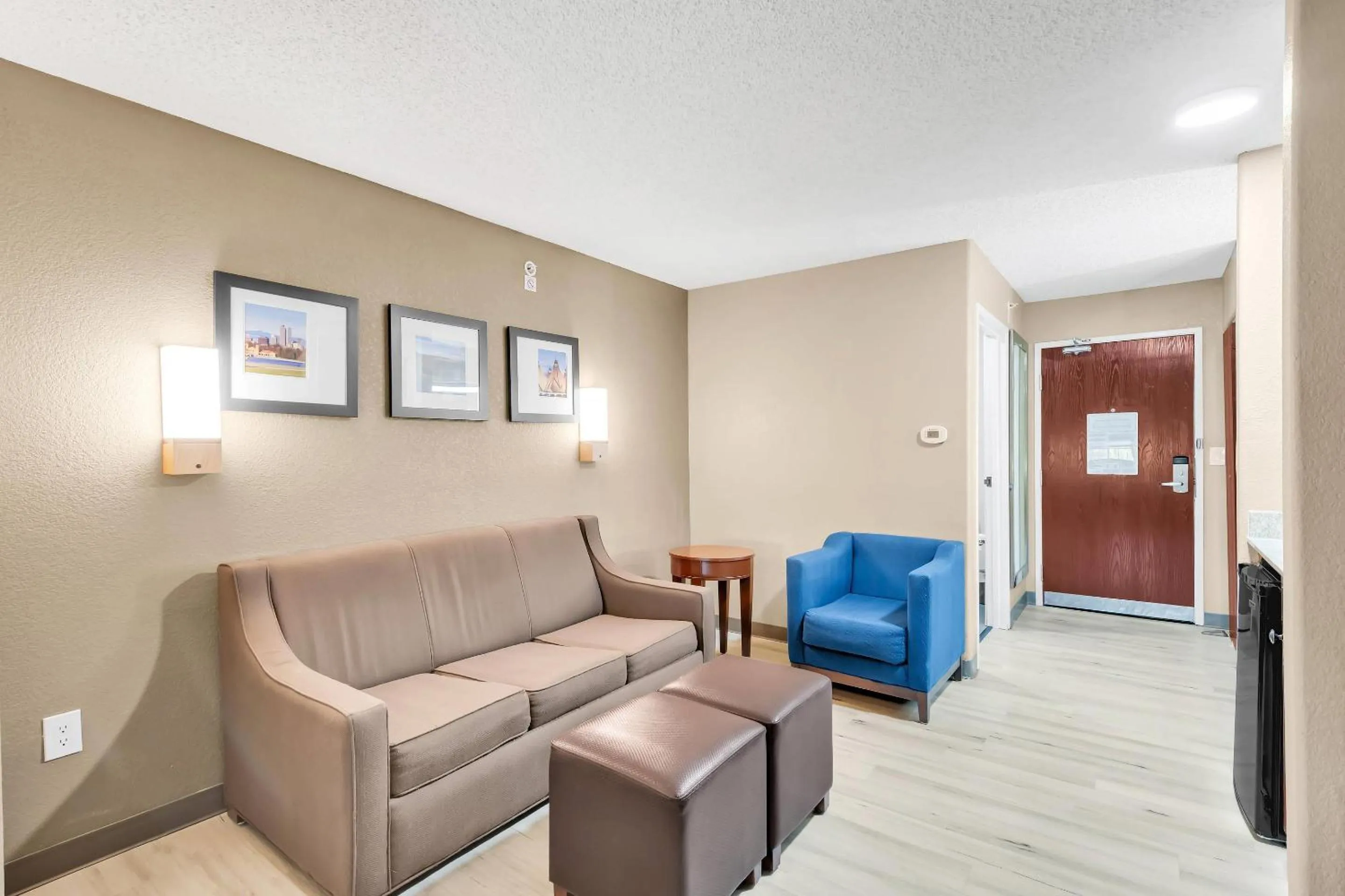 Bedroom in Comfort Suites Lakewood - Denver