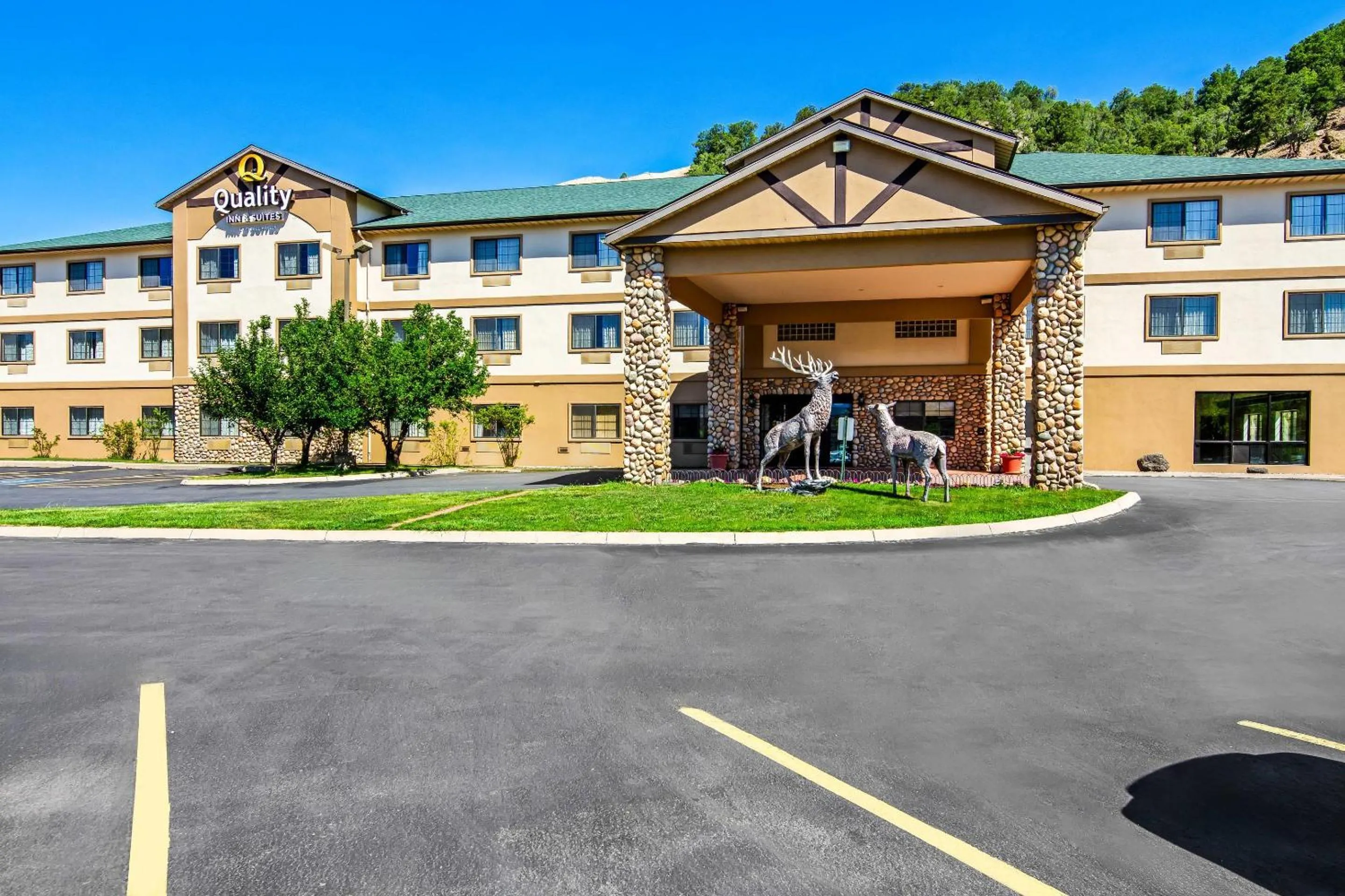 Property building in Quality Inn & Suites Vail Valley