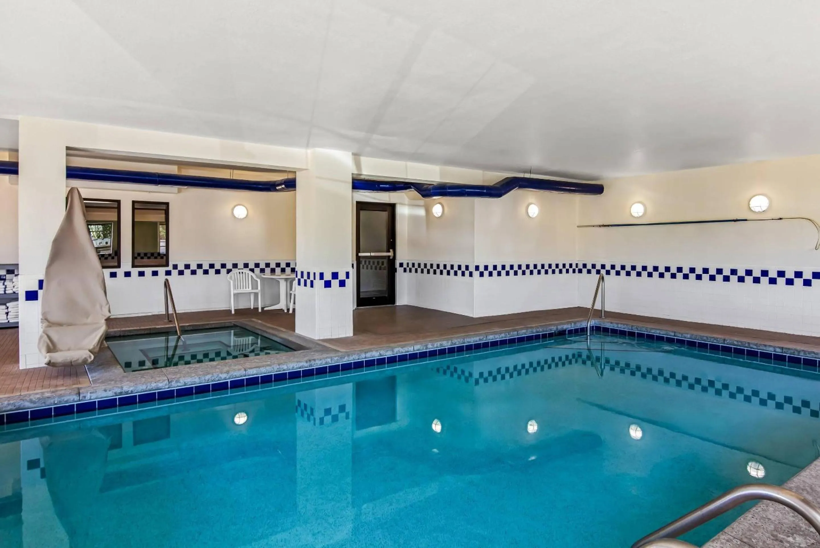 Swimming pool in Quality Inn & Suites Vail Valley