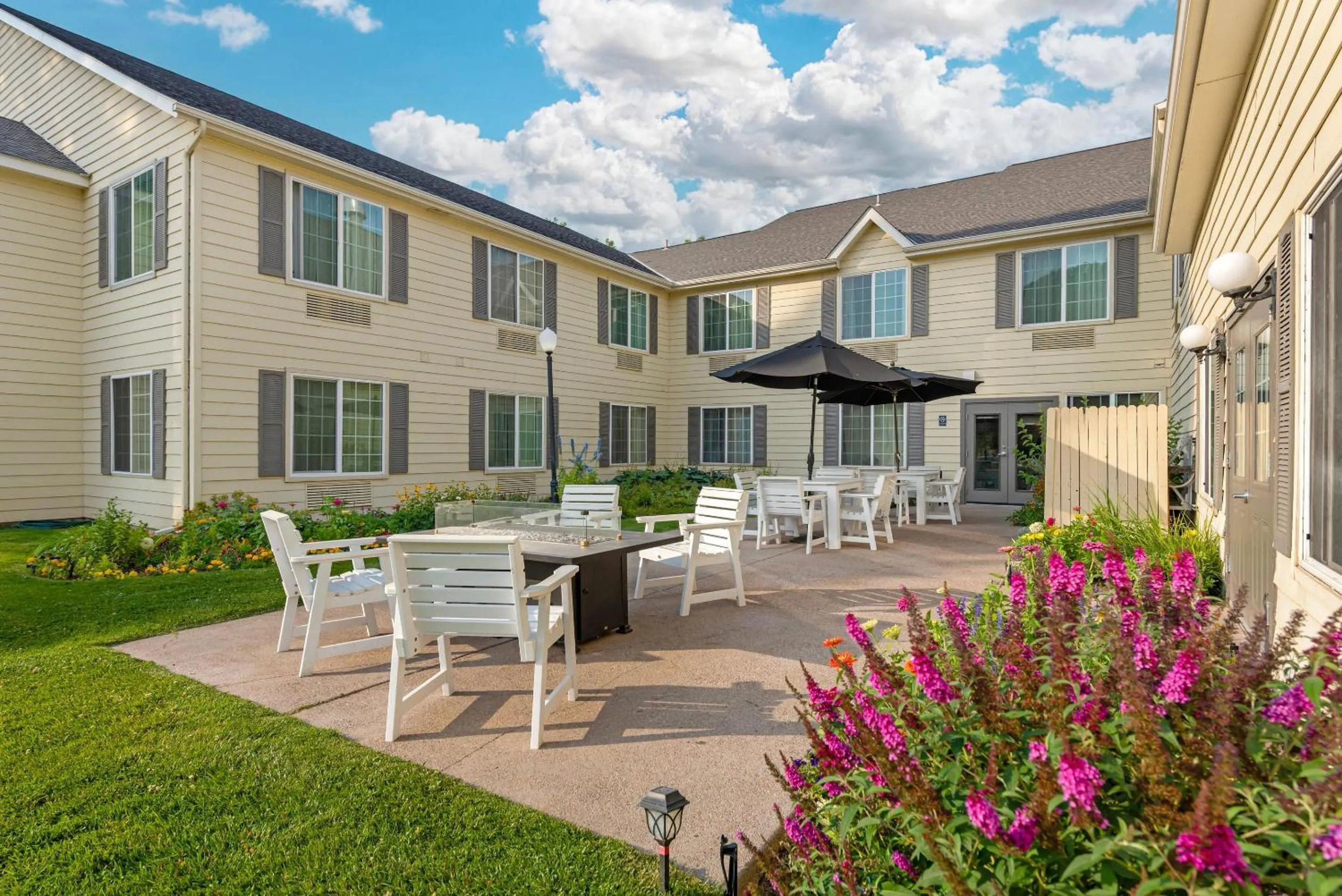 Property building in Comfort Inn & Suites Carbondale on the Roaring Fork