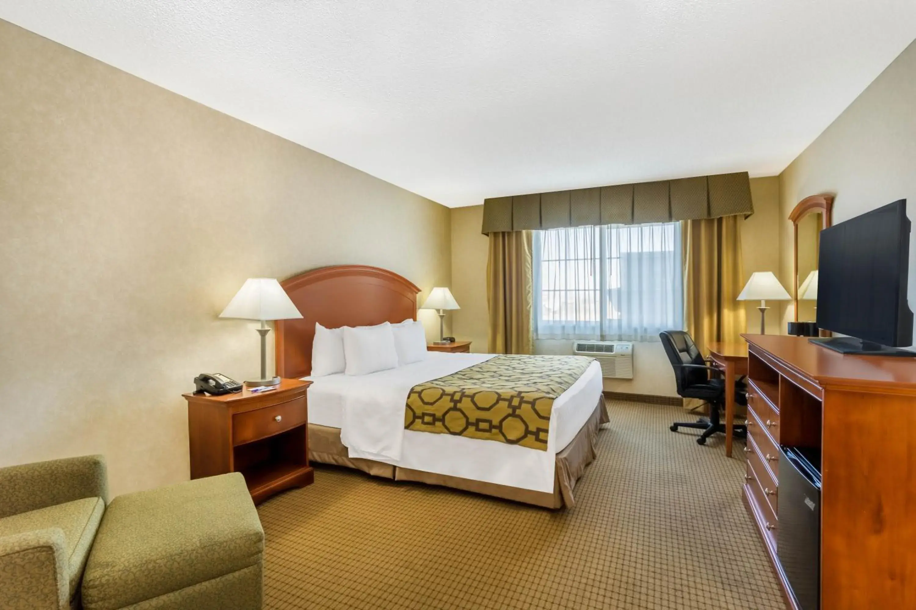 King Room - Non-Smoking in Baymont by Wyndham Fort Morgan King Room - Non-Smoking in Baymont by Wyndham Fort Morgan