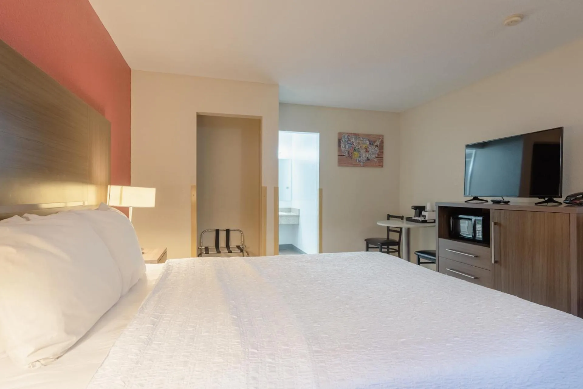 Bed in Econo Lodge Cortez near Mesa Verde