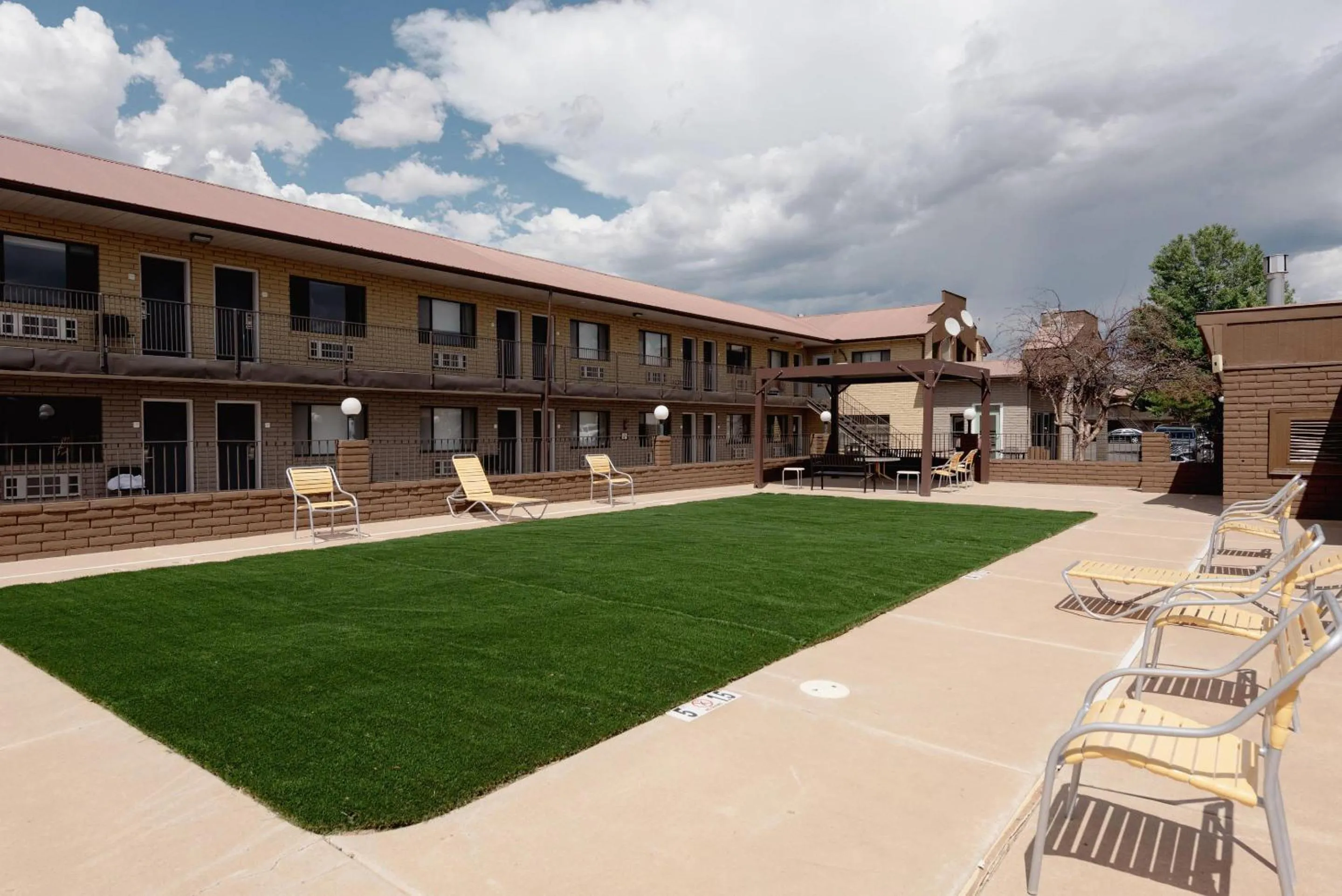 Swimming pool in Econo Lodge Cortez near Mesa Verde