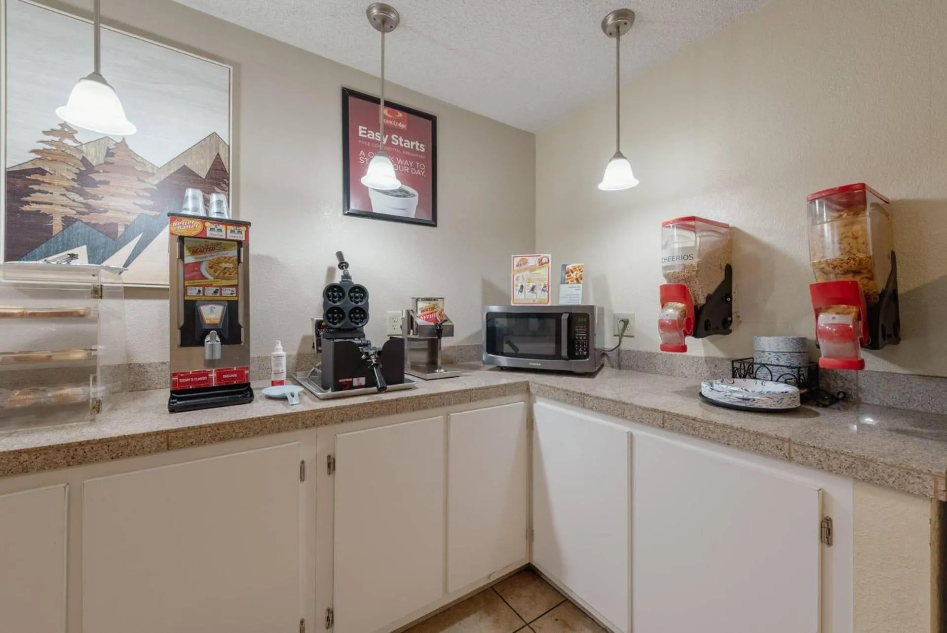 Breakfast in Econo Lodge Cortez near Mesa Verde