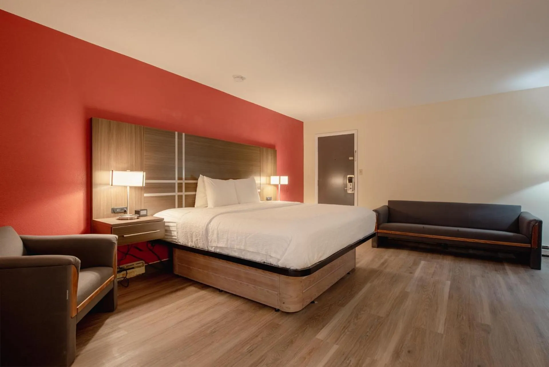 Bedroom, Bed in Econo Lodge Cortez near Mesa Verde