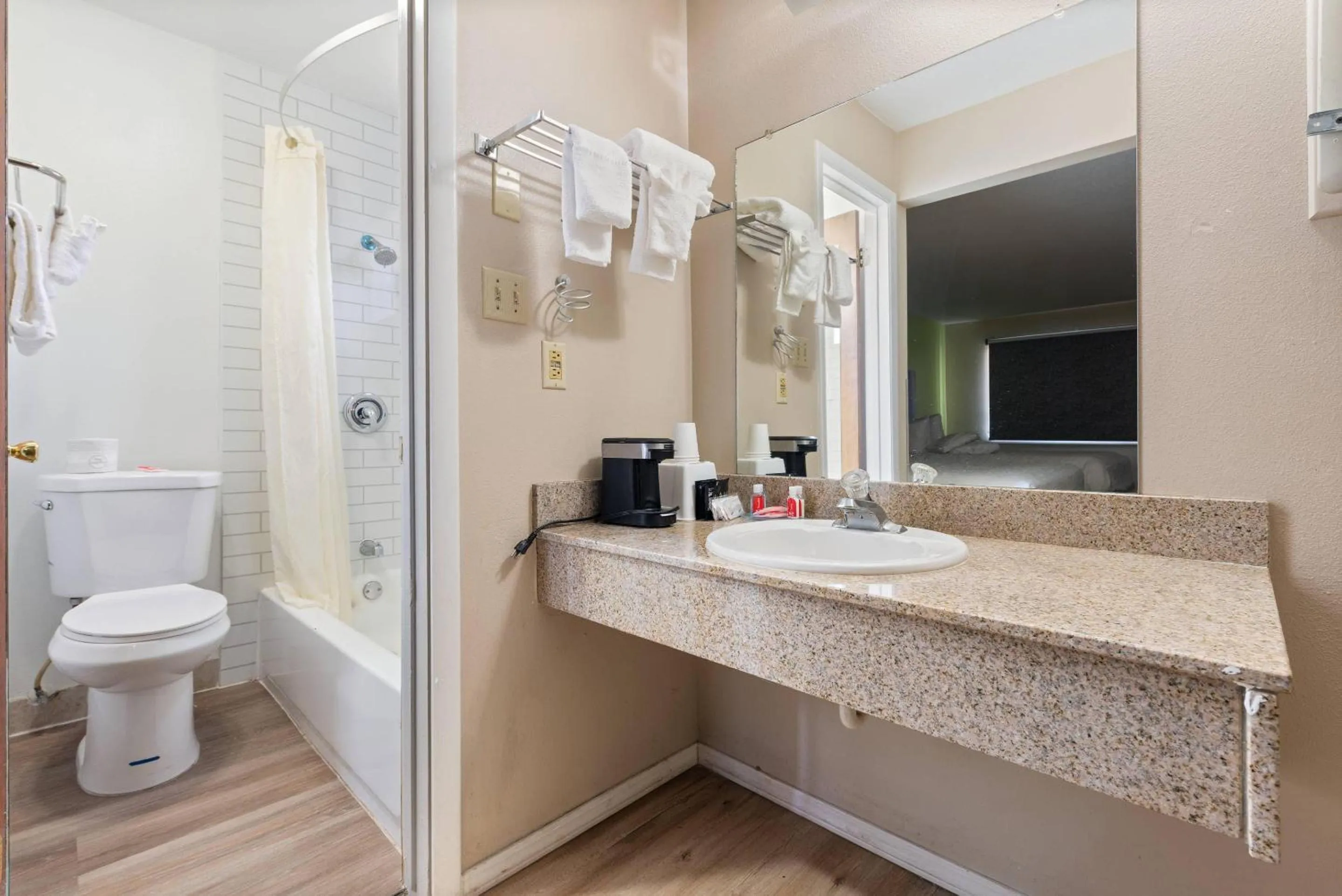 Bedroom in Econo Lodge Cortez near Mesa Verde