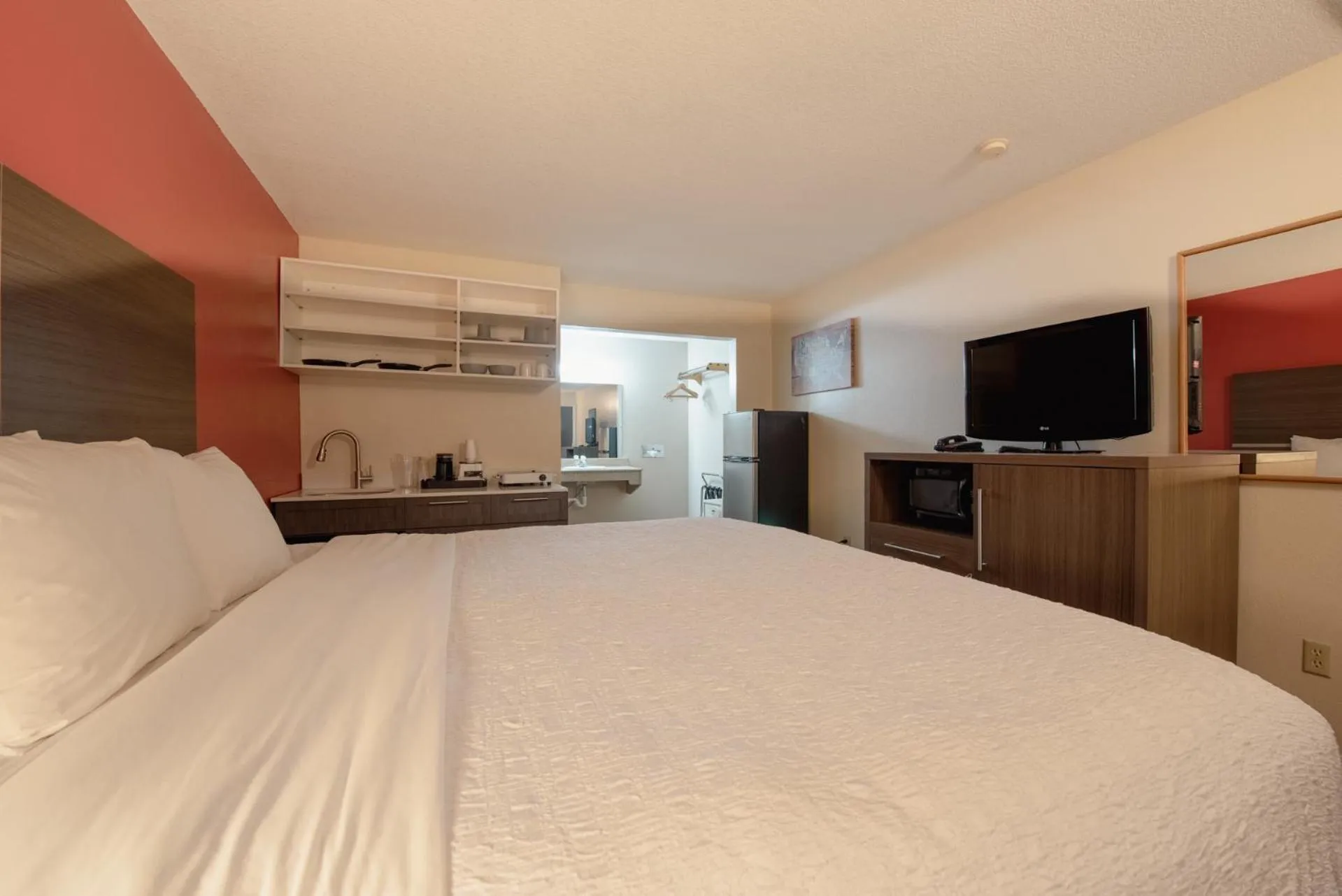 Bed in Econo Lodge Cortez near Mesa Verde