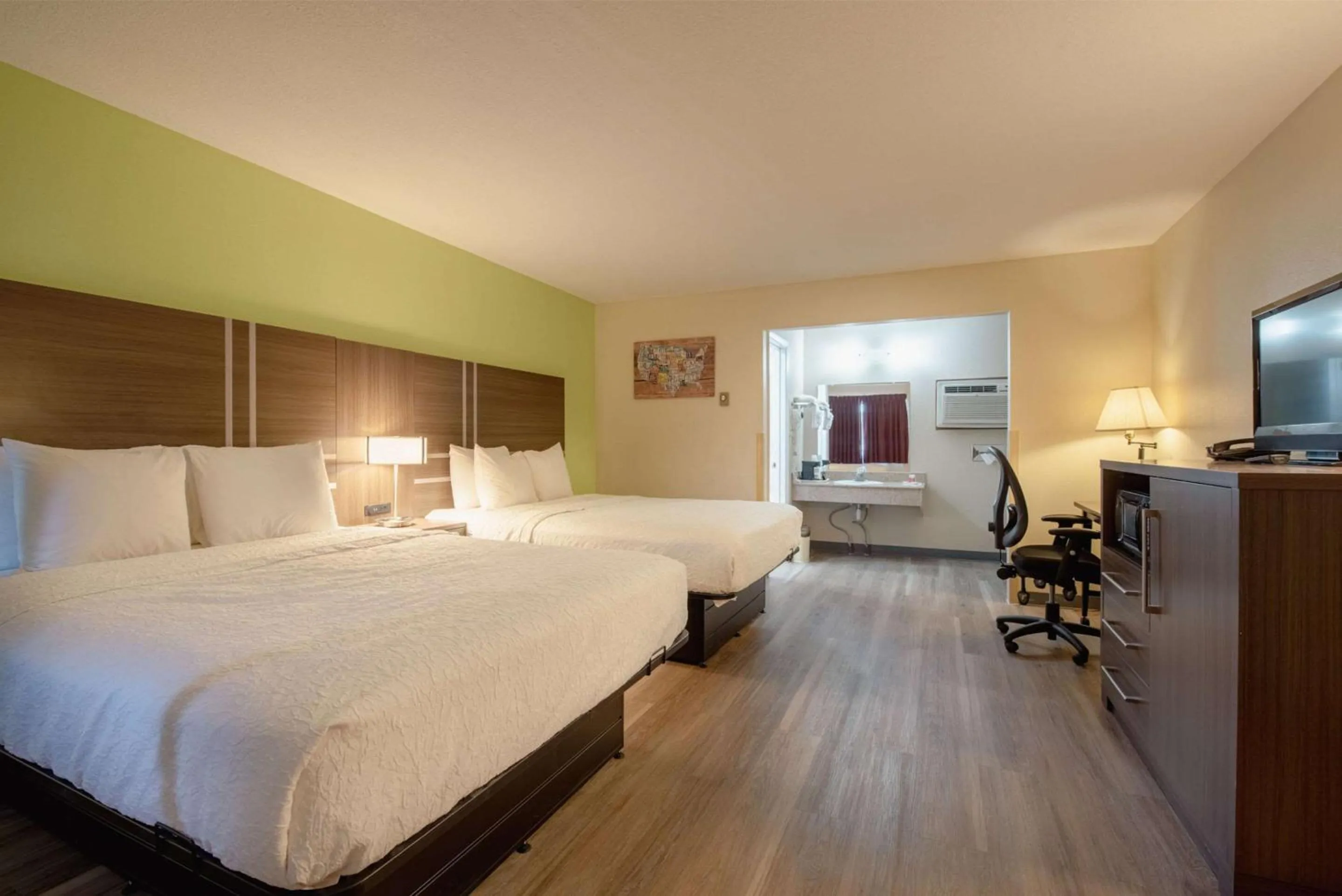 Queen Room with Two Queen Beds - Non-Smoking in Econo Lodge Cortez Mesa Verde