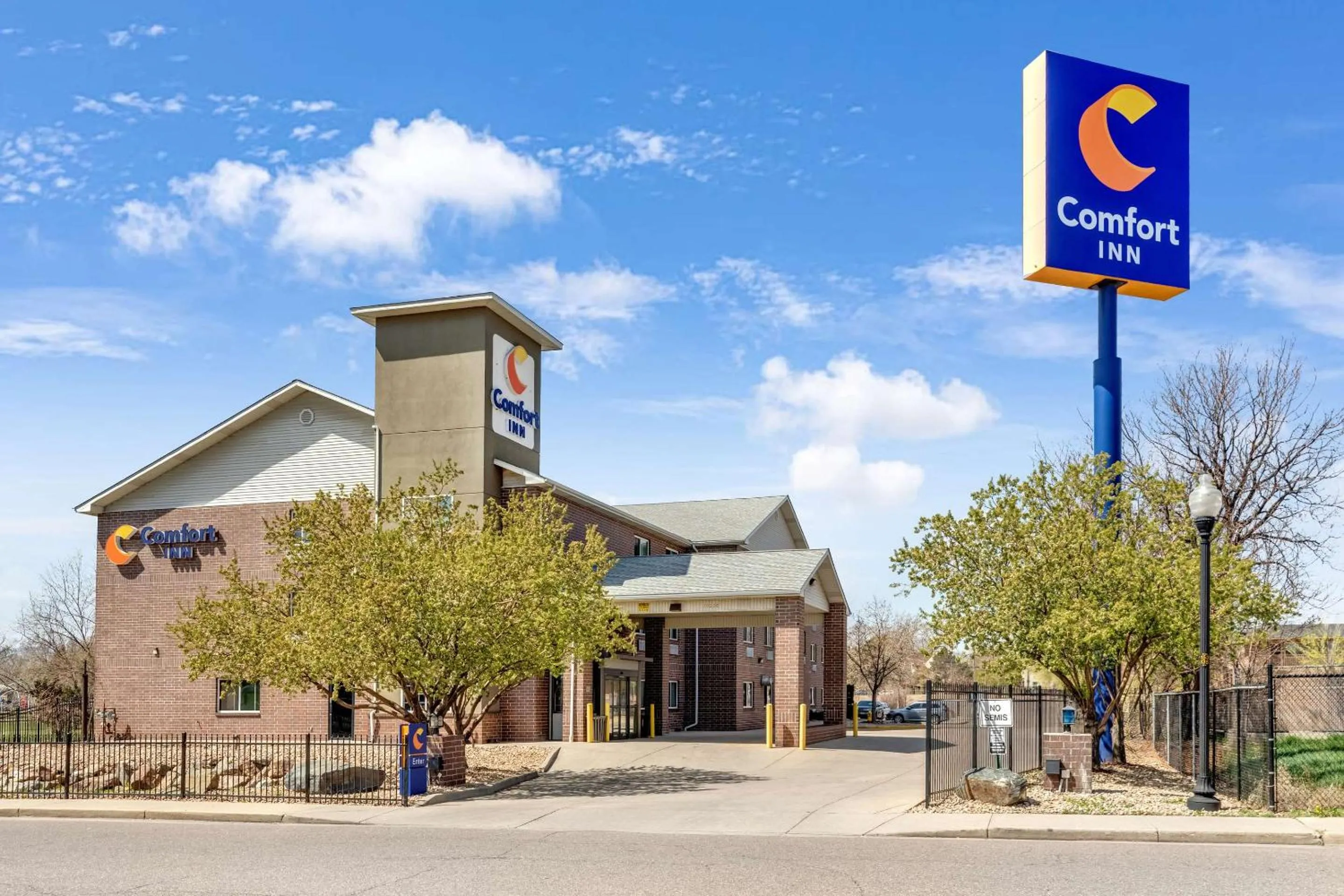 Property building in Comfort Inn Denver West Arvada Station