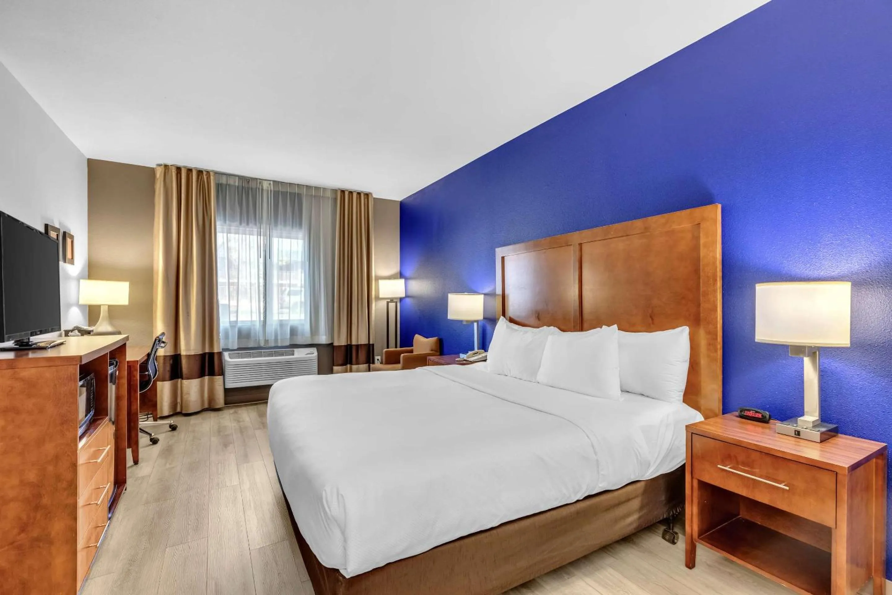 Bedroom, Bed in Comfort Inn Denver West Arvada Station