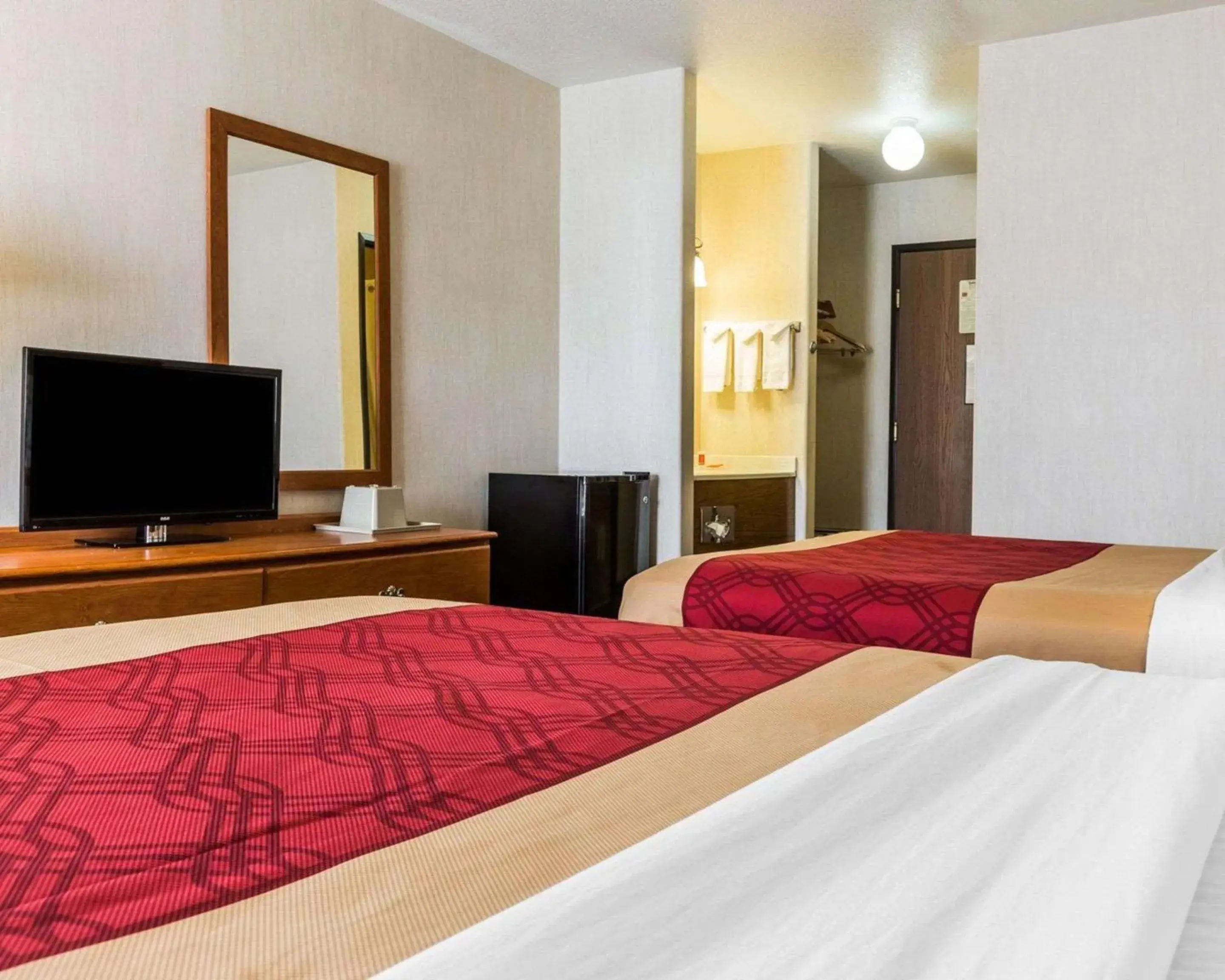 Queen Room with Two Queen Beds - Non-Smoking in West End Lodge Queen Room with Two Queen Beds - Non-Smoking in West End Lodge