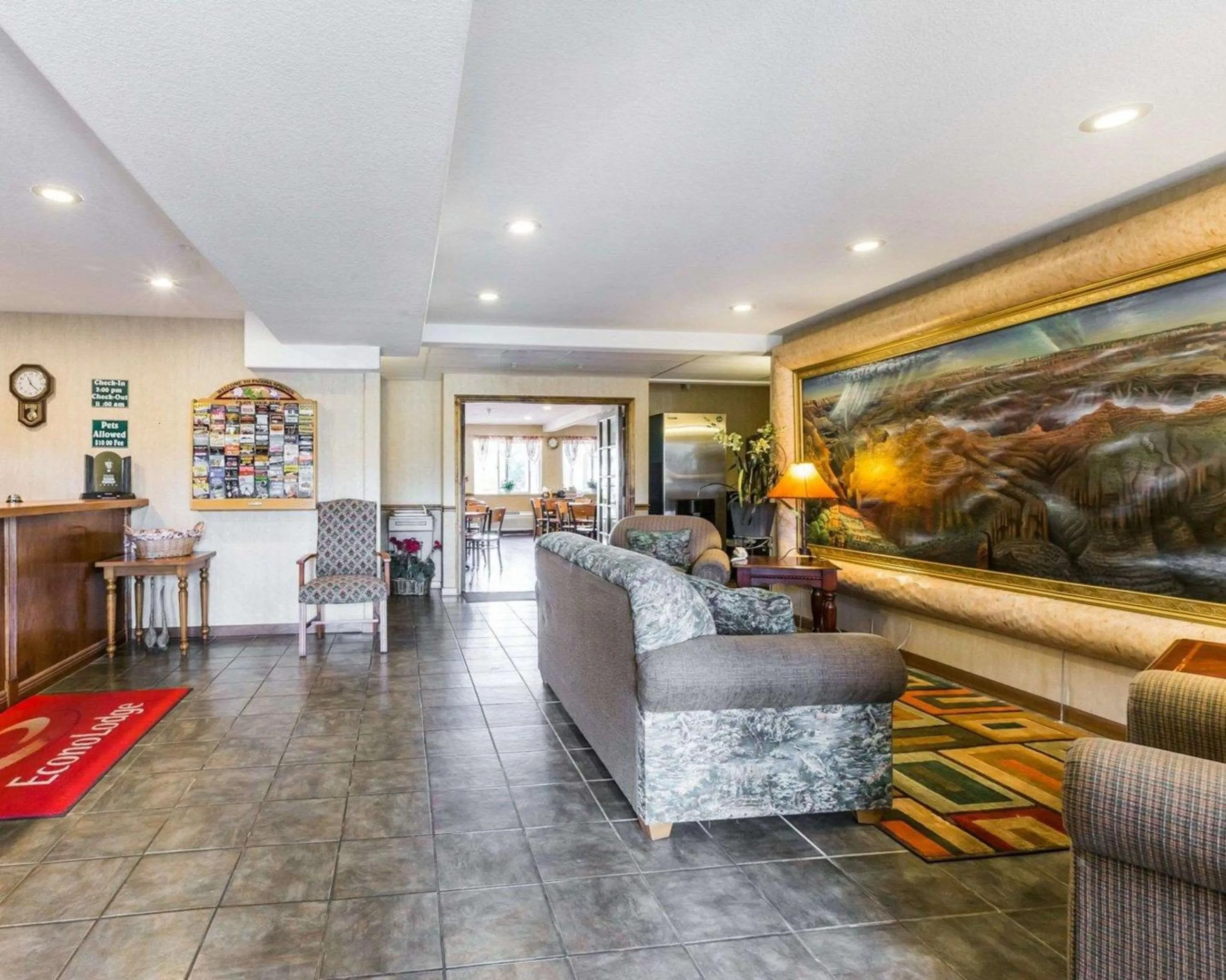 Lobby or reception in West End Lodge