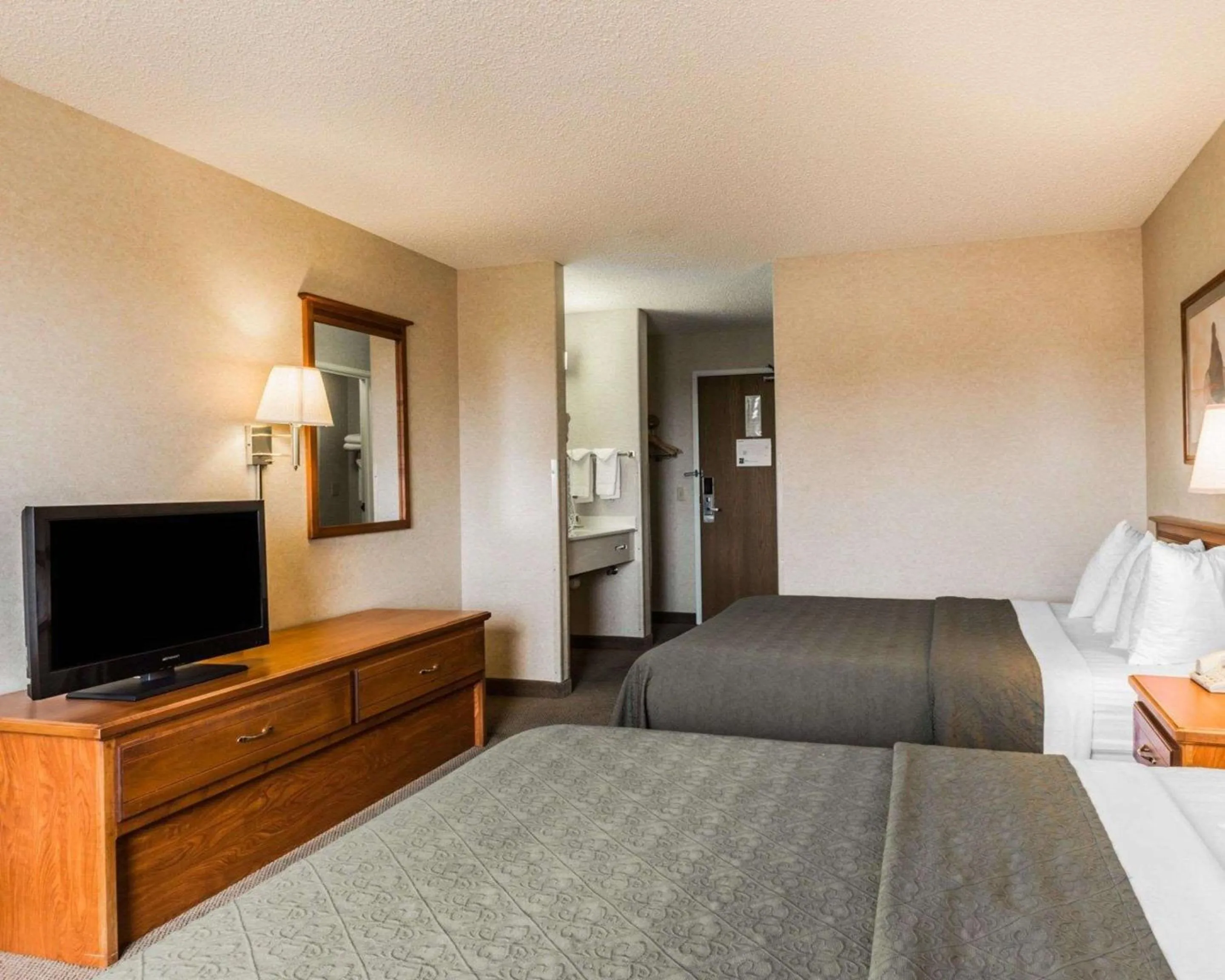 Photo of the whole room, Bed in Quality Inn & Suites Montrose - Black Canyon Area