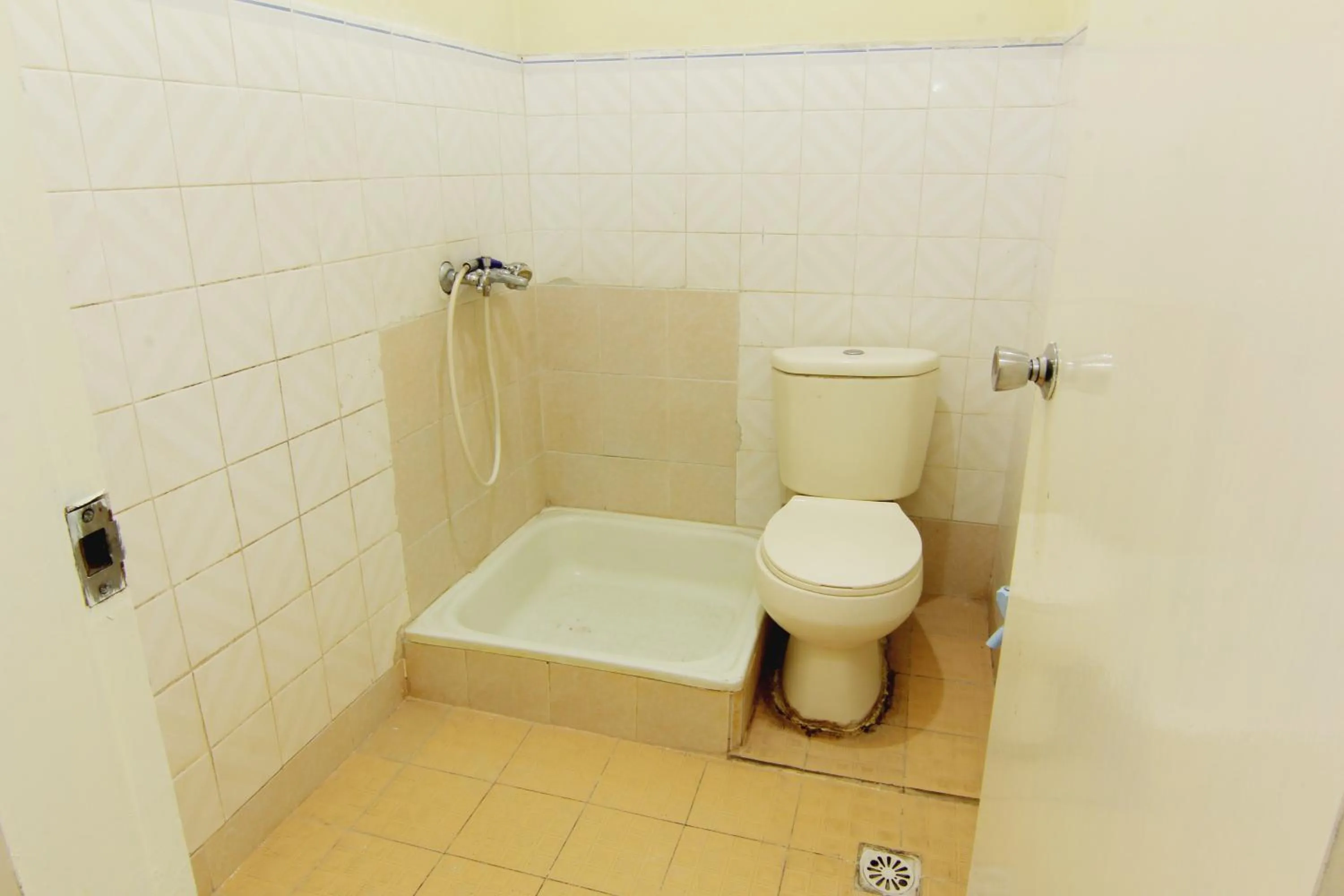 Shower in Hotel Wijaya 1 Kaliurang