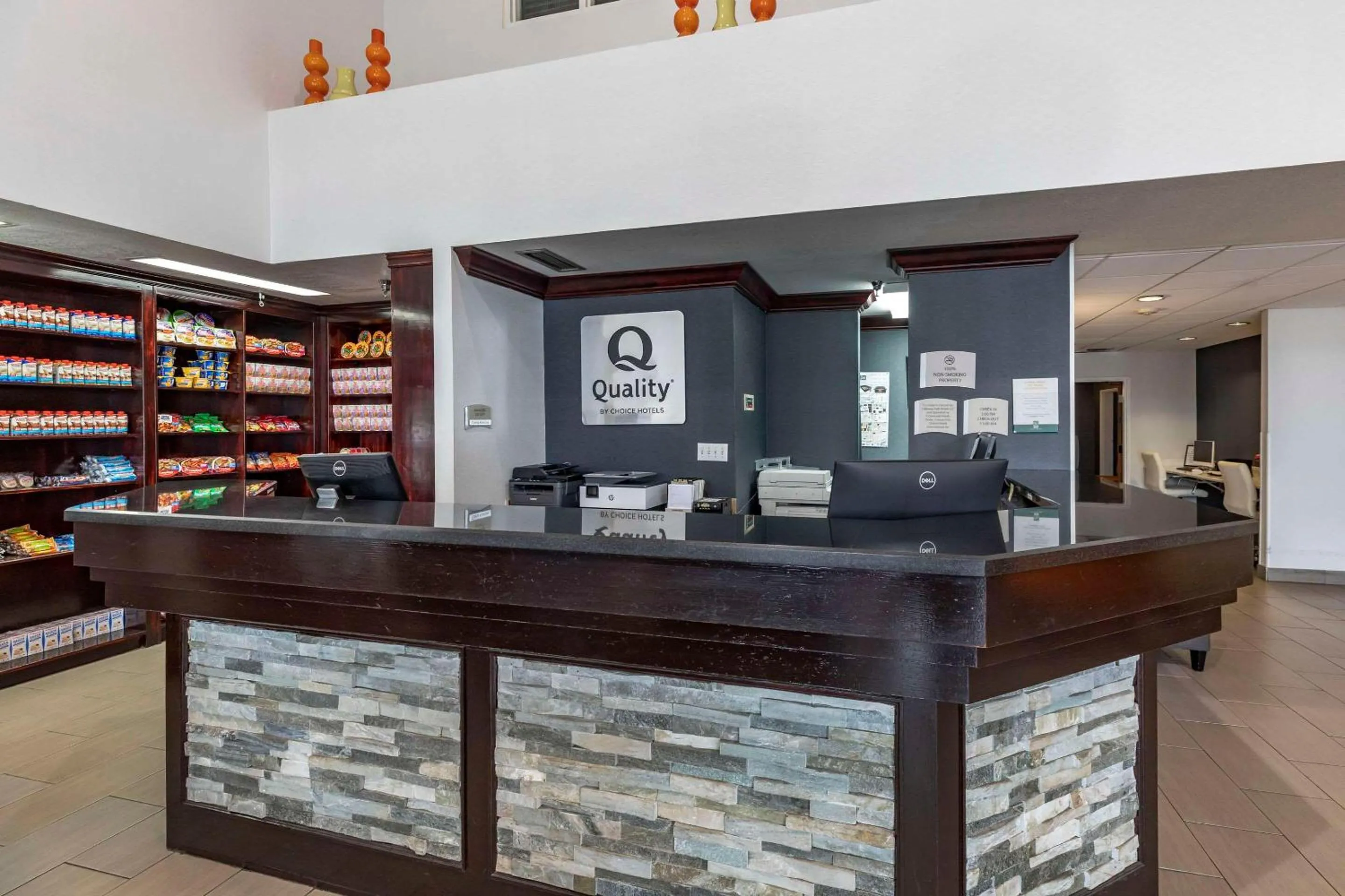 Lobby or reception in Quality Inn & Suites Denver Airport - Gateway Park