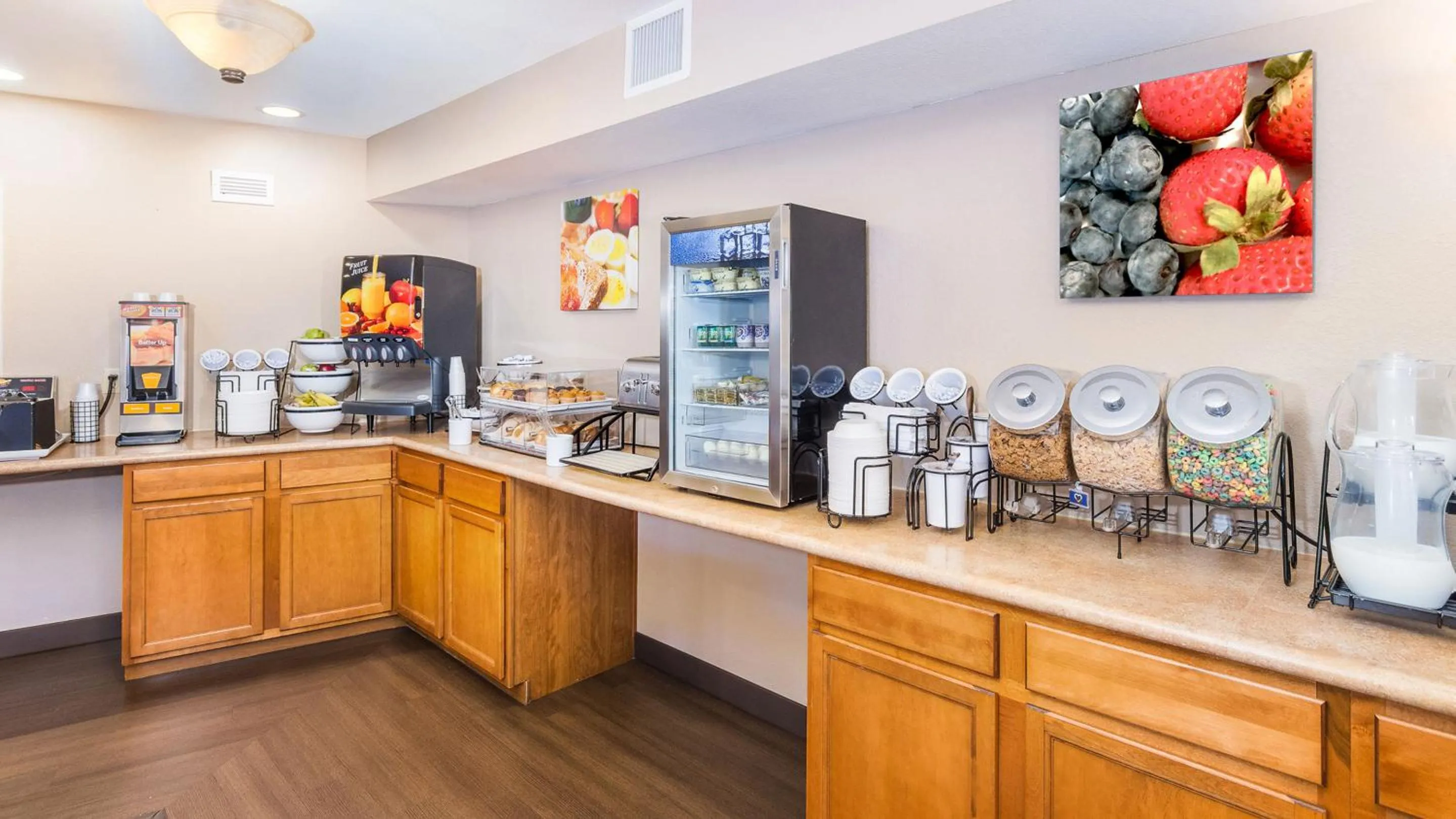 Buffet breakfast in Magnuson Grand Pikes Peak