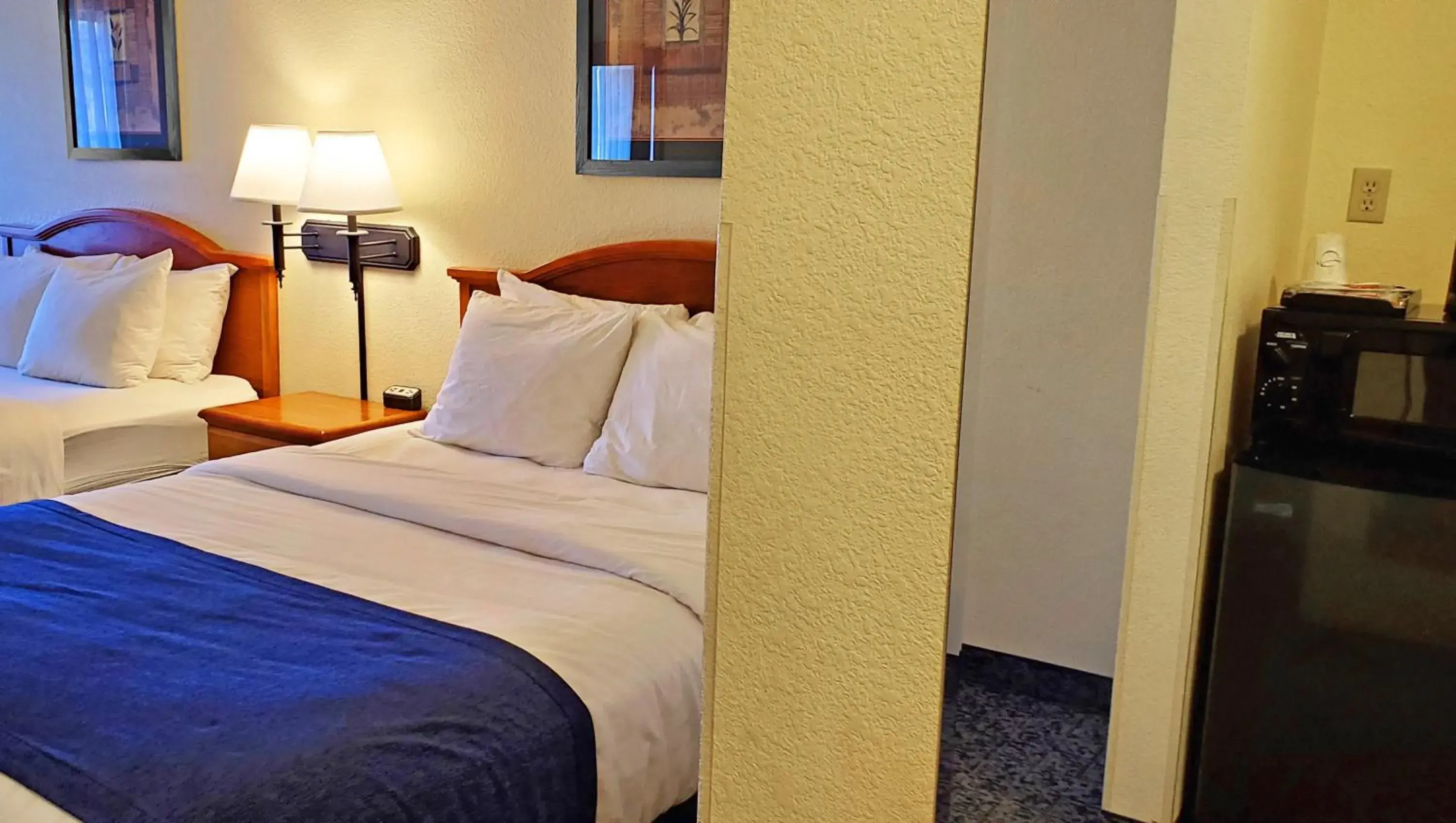 Queen Room with Two Queen Beds - Non-Smoking in Magnuson Grand Pikes Peak Queen Room with Two Queen Beds - Non-Smoking in Magnuson Grand Pikes Peak