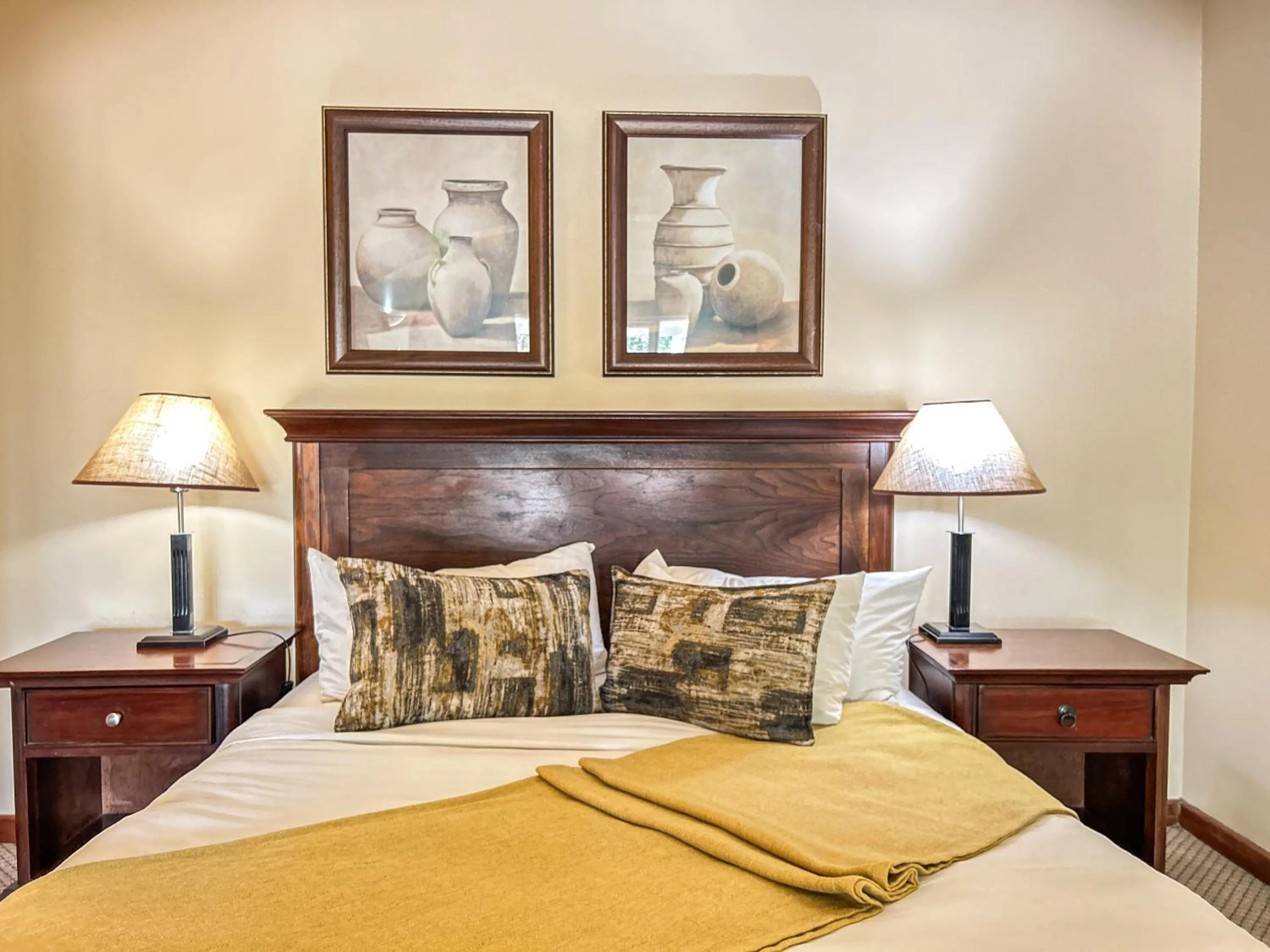 Bedroom, Bed in Riviera on Vaal Resort