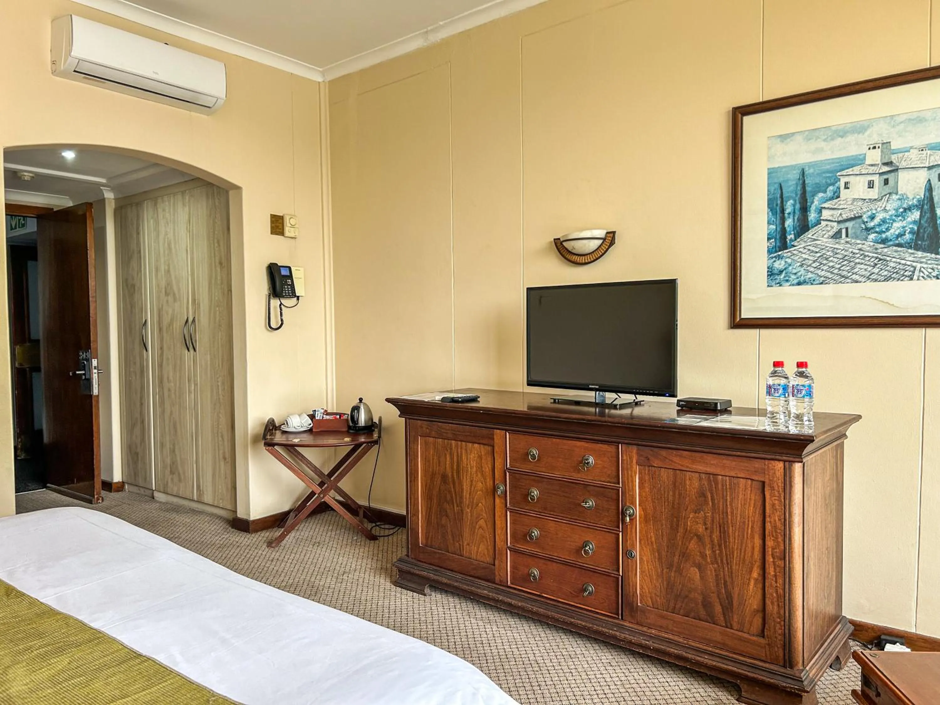 Bedroom, Bed in Riviera on Vaal Resort