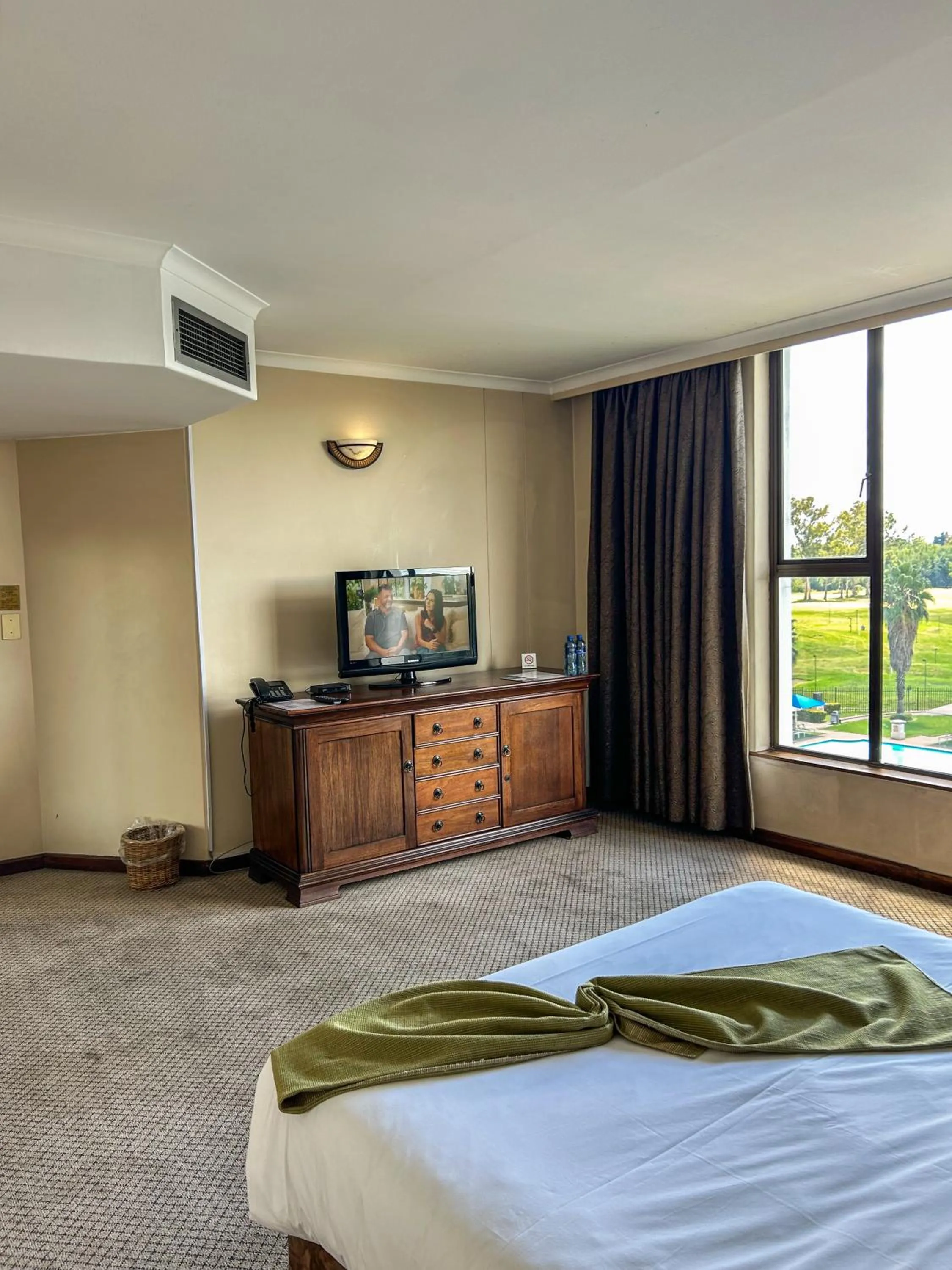 Bedroom, Bed in Riviera on Vaal Resort