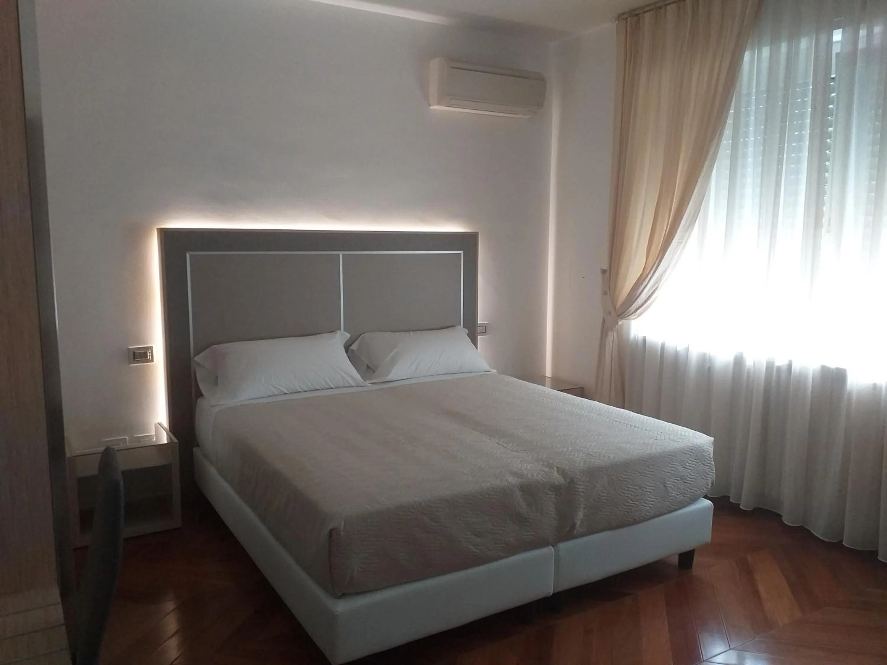 Superior Double or Twin Room - single occupancy in Champagne Rooms