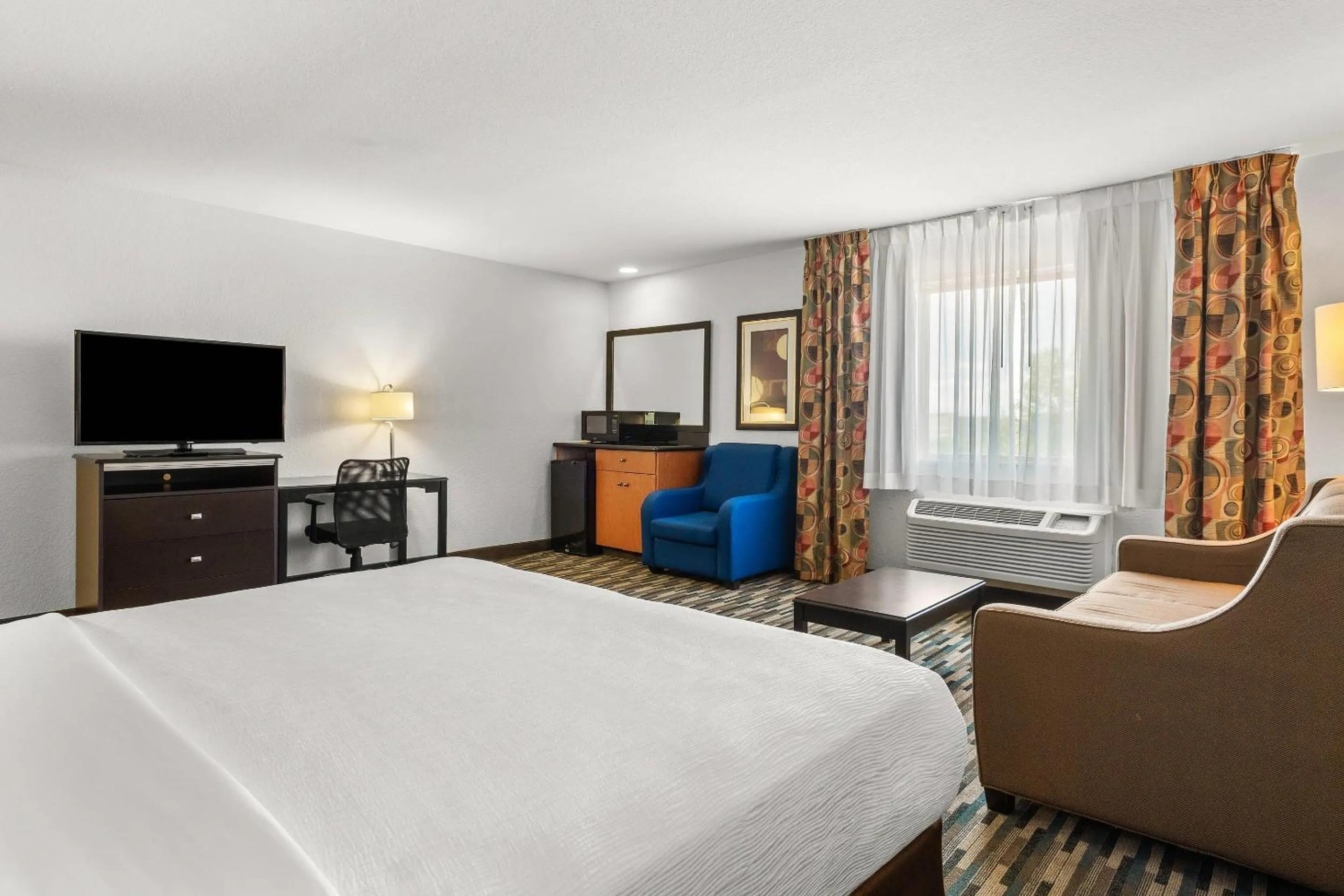 Bedroom, Bed in Quality Inn & Suites Denver International Airport