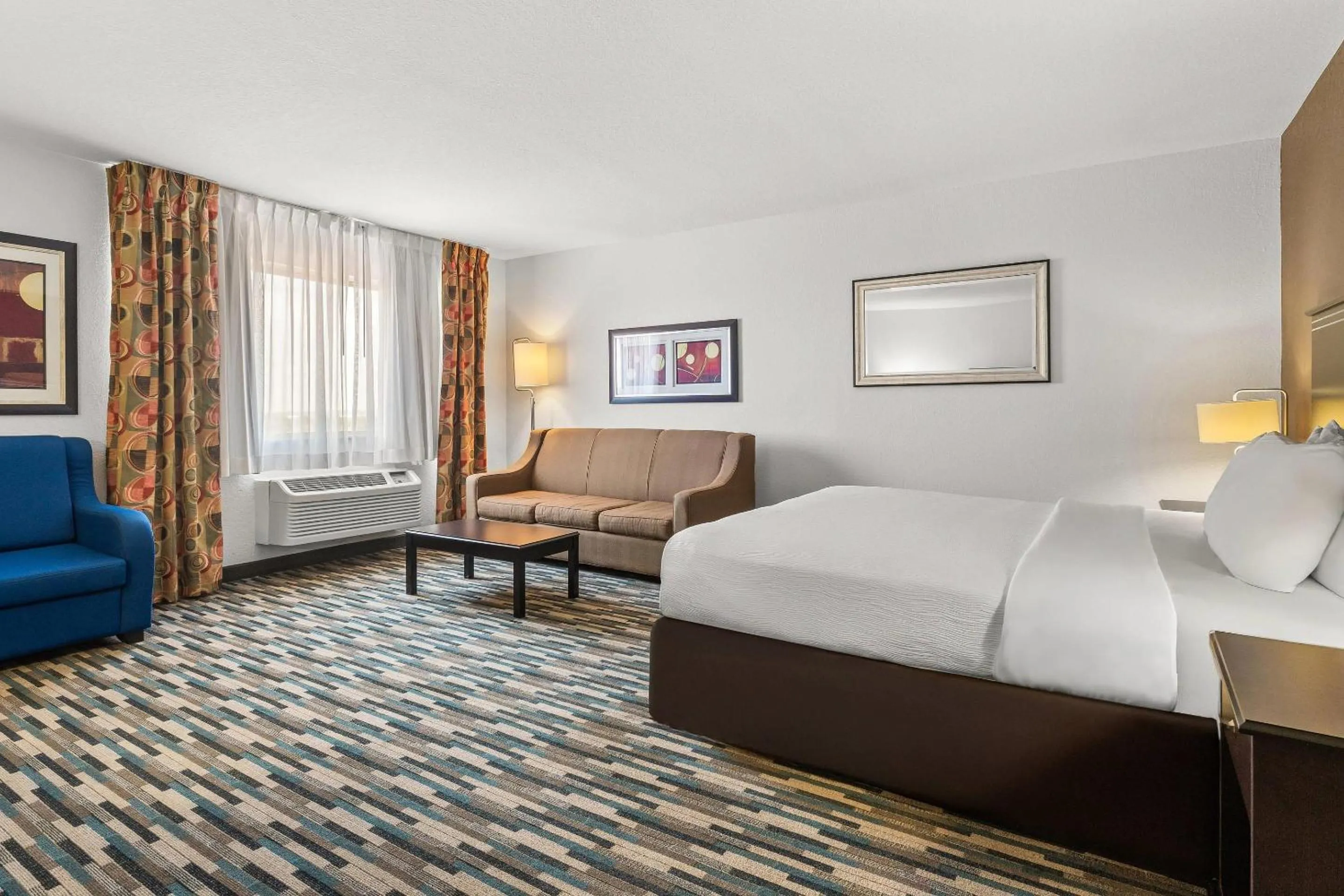 Bedroom, Bed in Quality Inn & Suites Denver International Airport