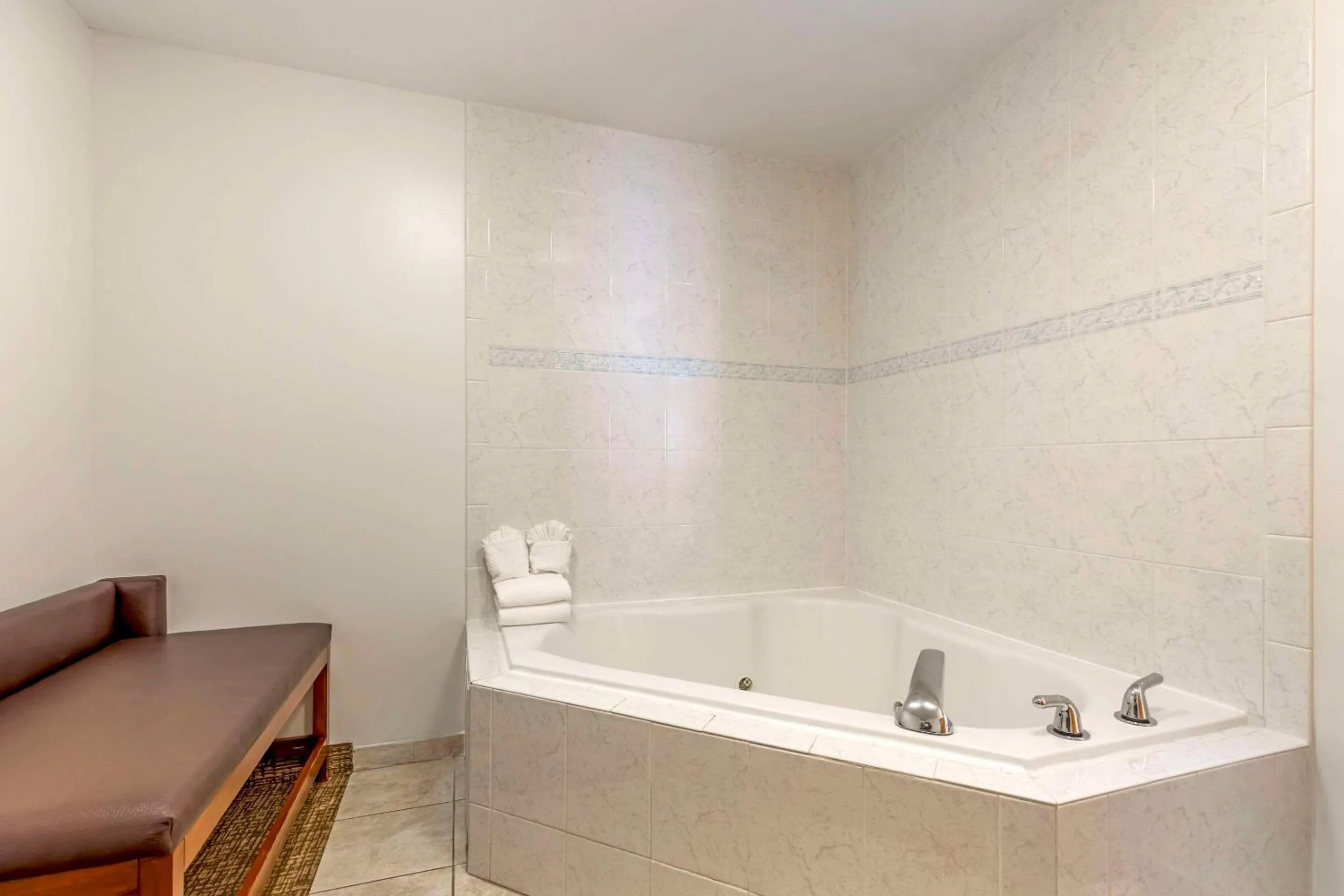 Bedroom in Comfort Suites Longmont