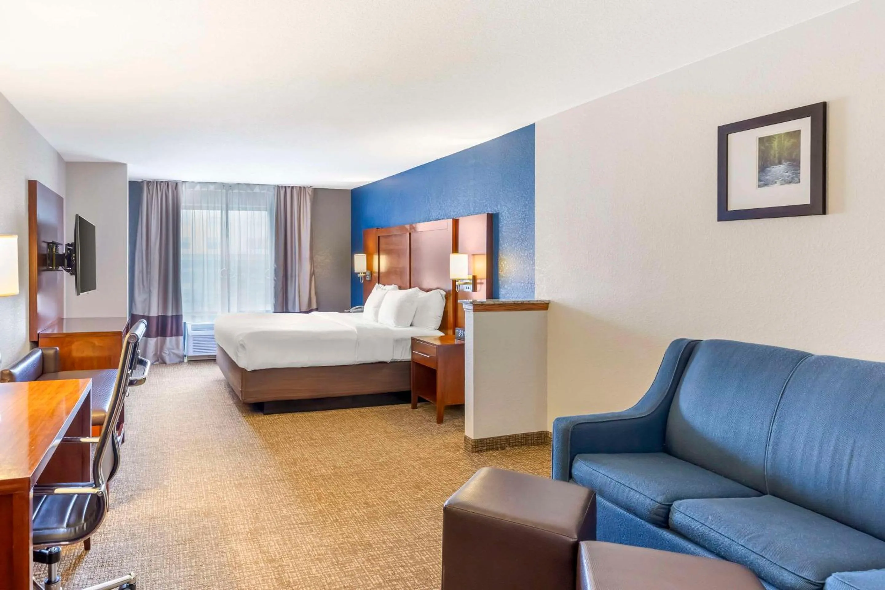 Bedroom, Bed in Comfort Suites Longmont