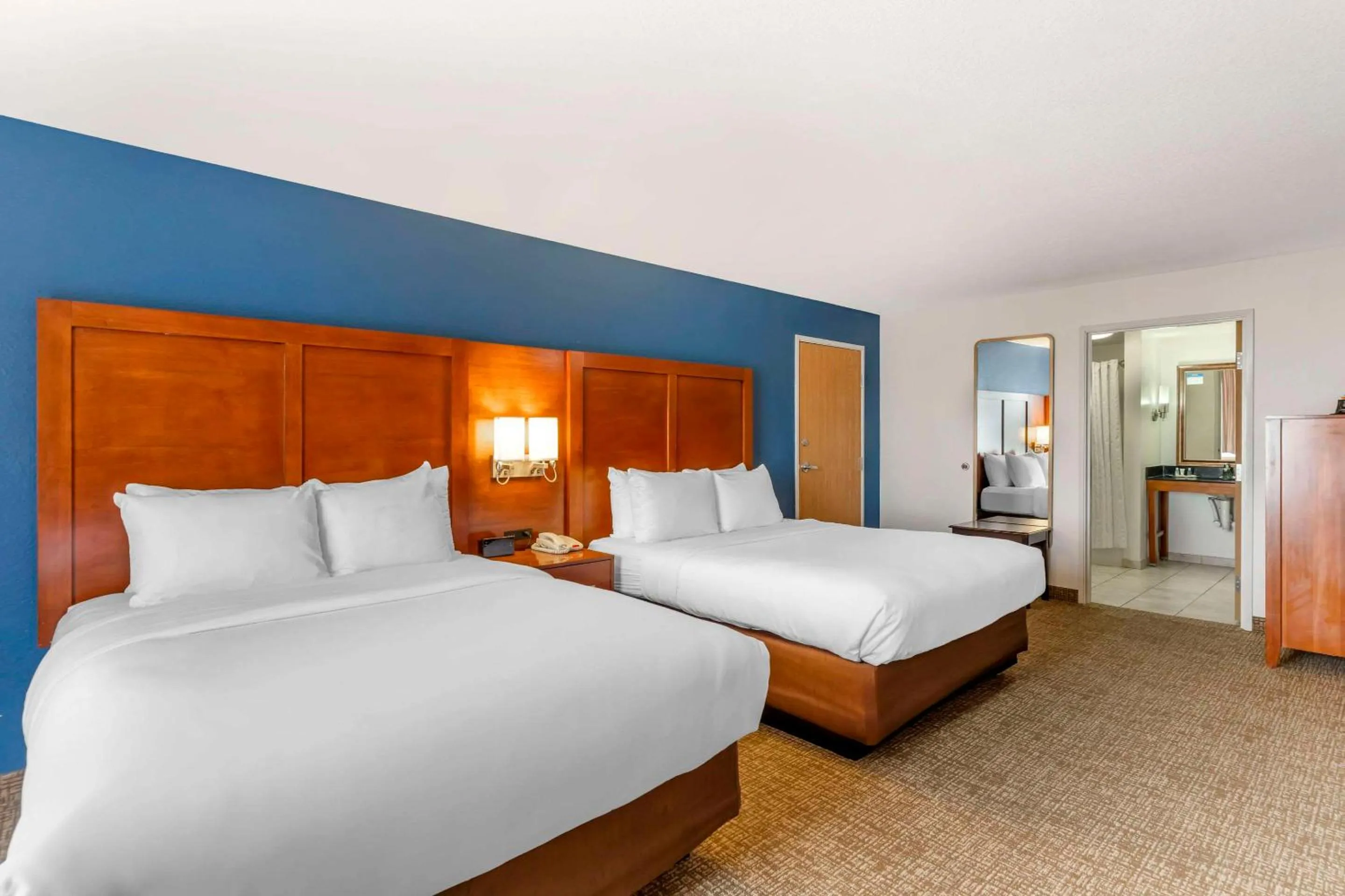 Bedroom, Bed in Comfort Suites Longmont