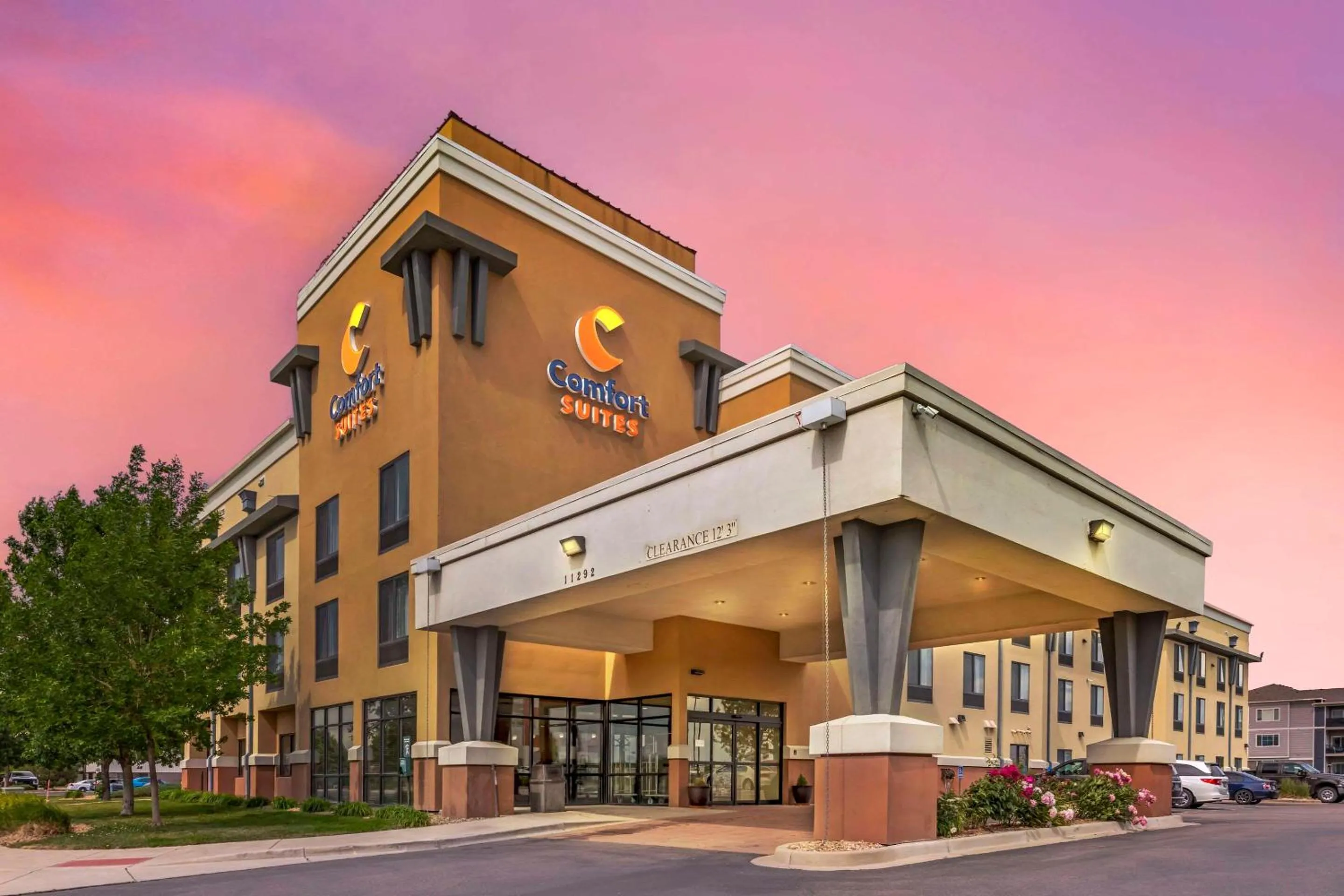 Property building in Comfort Suites Longmont