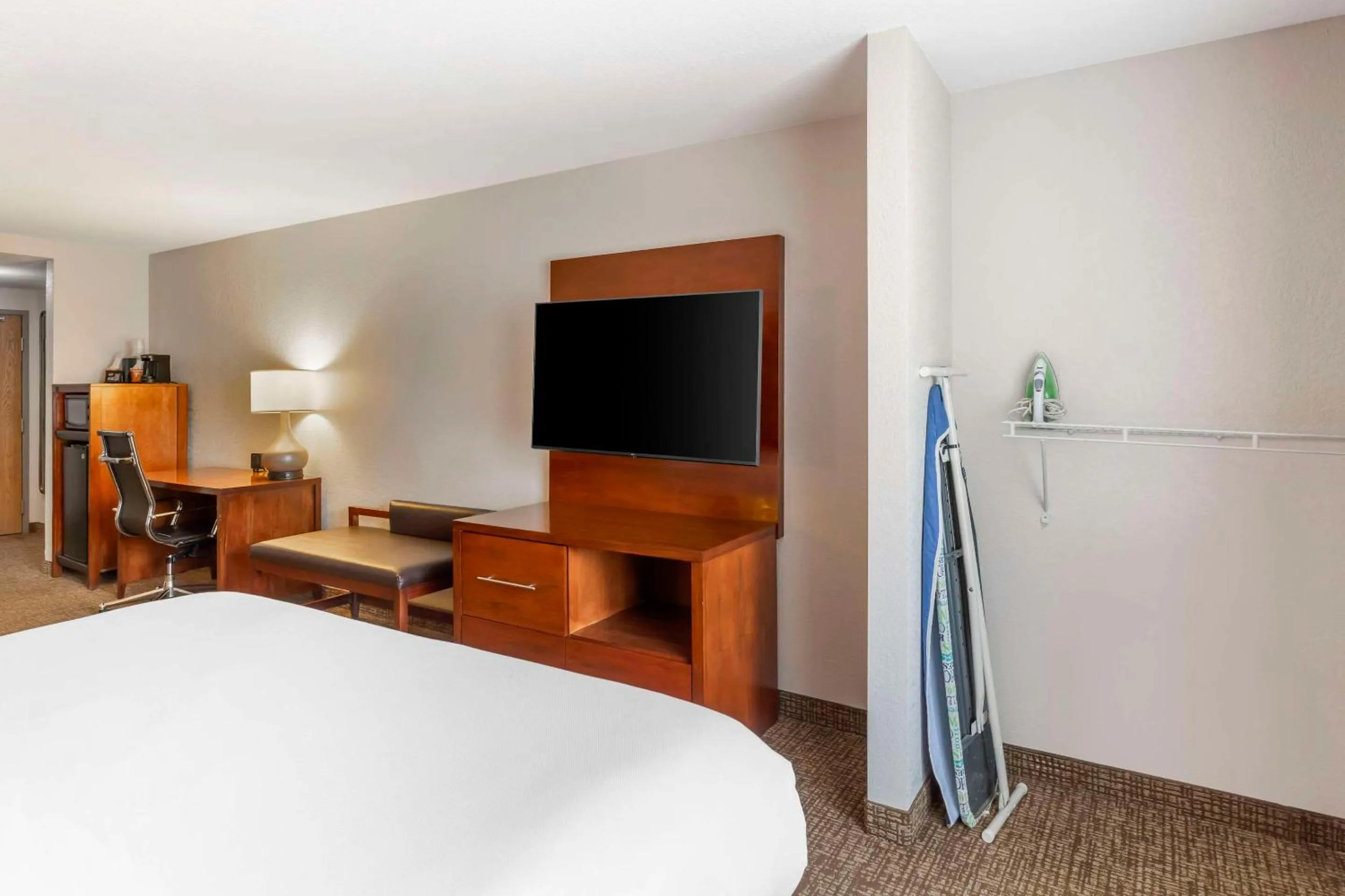 Bedroom, Bed in Comfort Suites Longmont