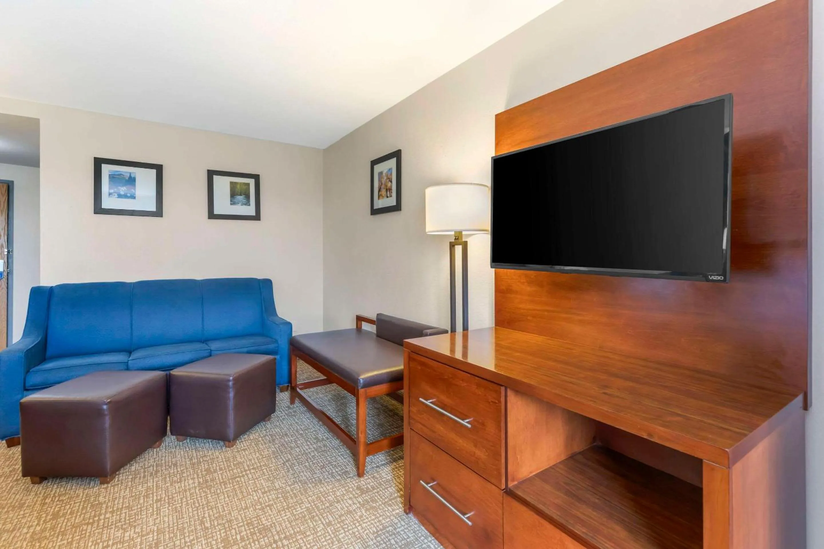 Bedroom in Comfort Suites Longmont