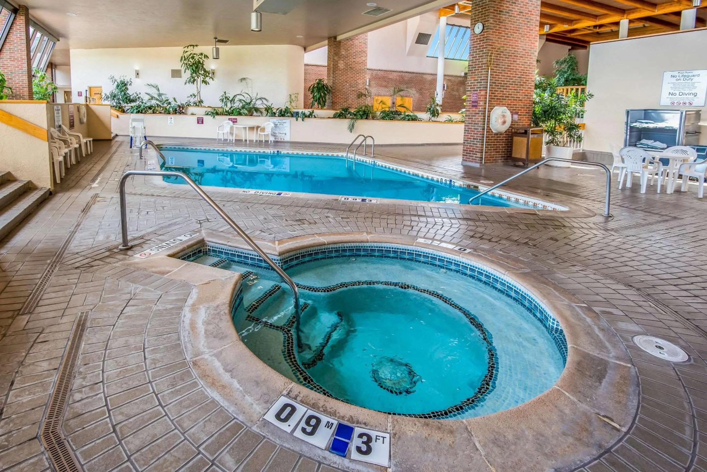 Swimming pool in Clarion Inn Grand Junction Airport