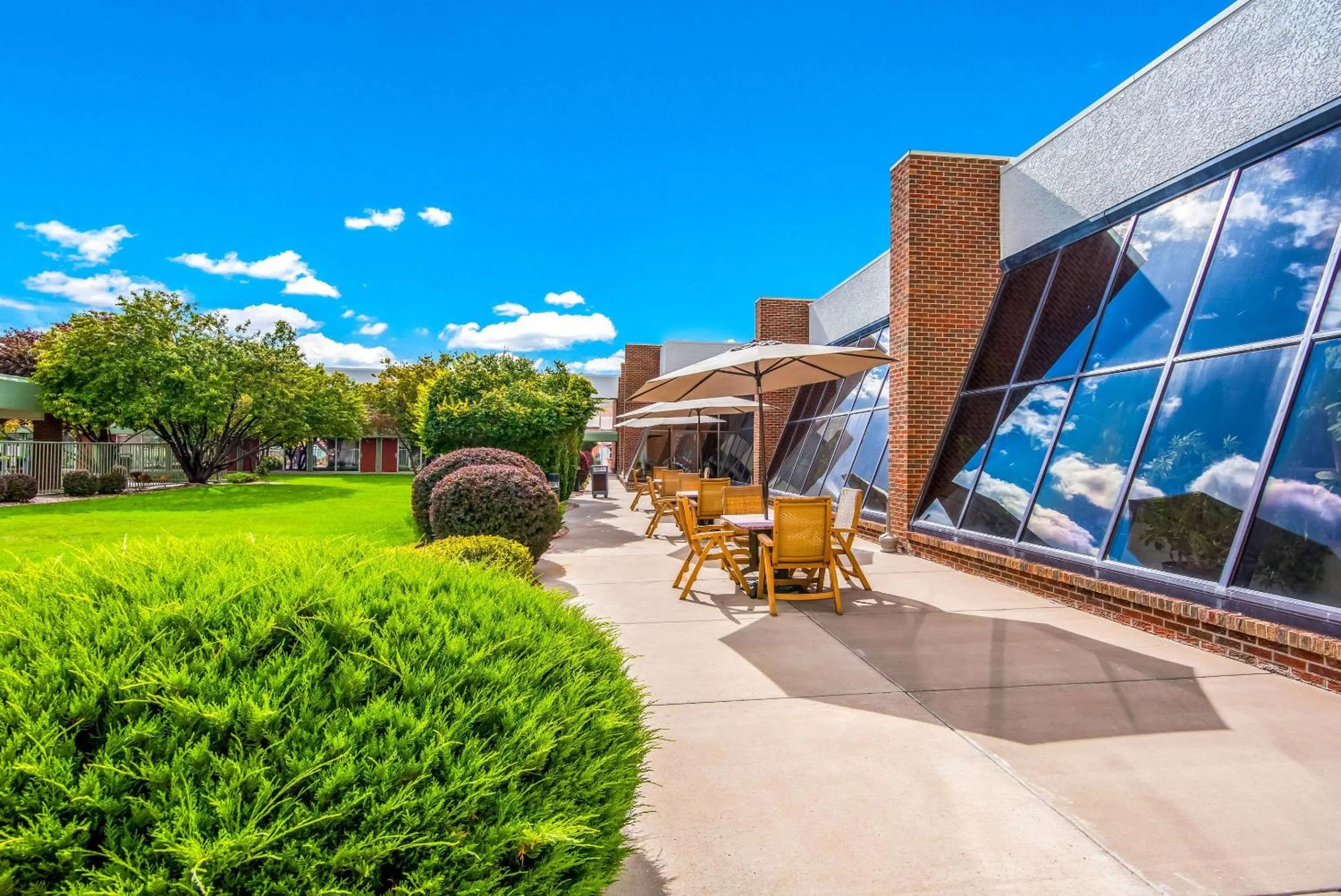 Swimming pool in Clarion Inn Grand Junction Airport