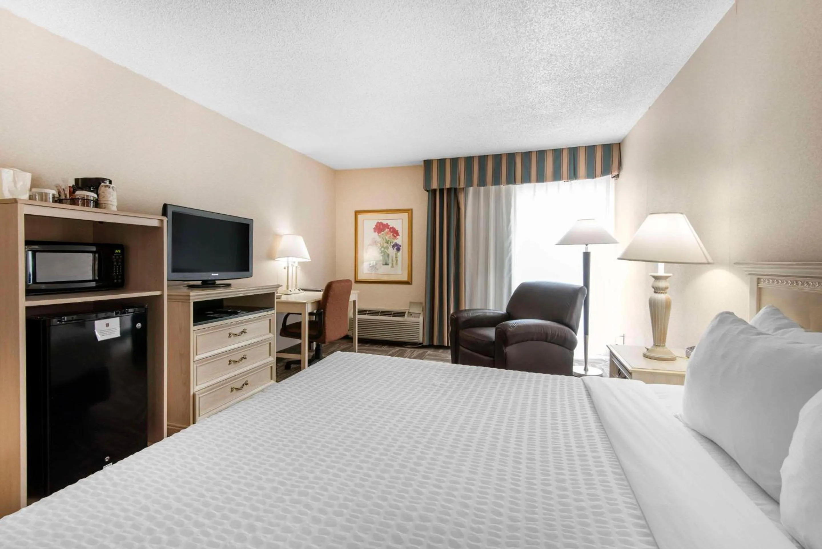 Bedroom, Bed in Clarion Inn Grand Junction Airport