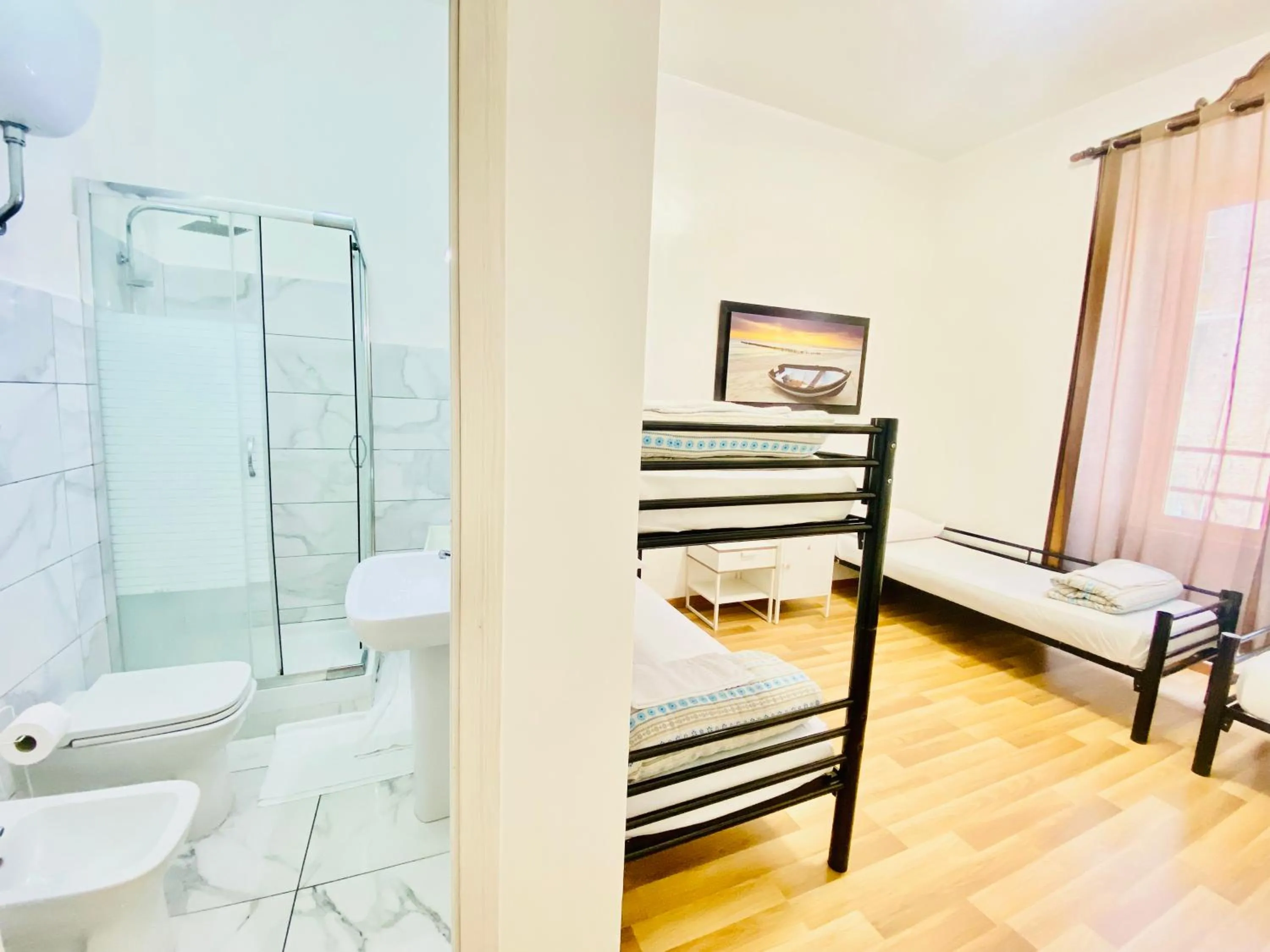 Bed in 4-Bed Female Dormitory Room in Comfort inn Rome Termini