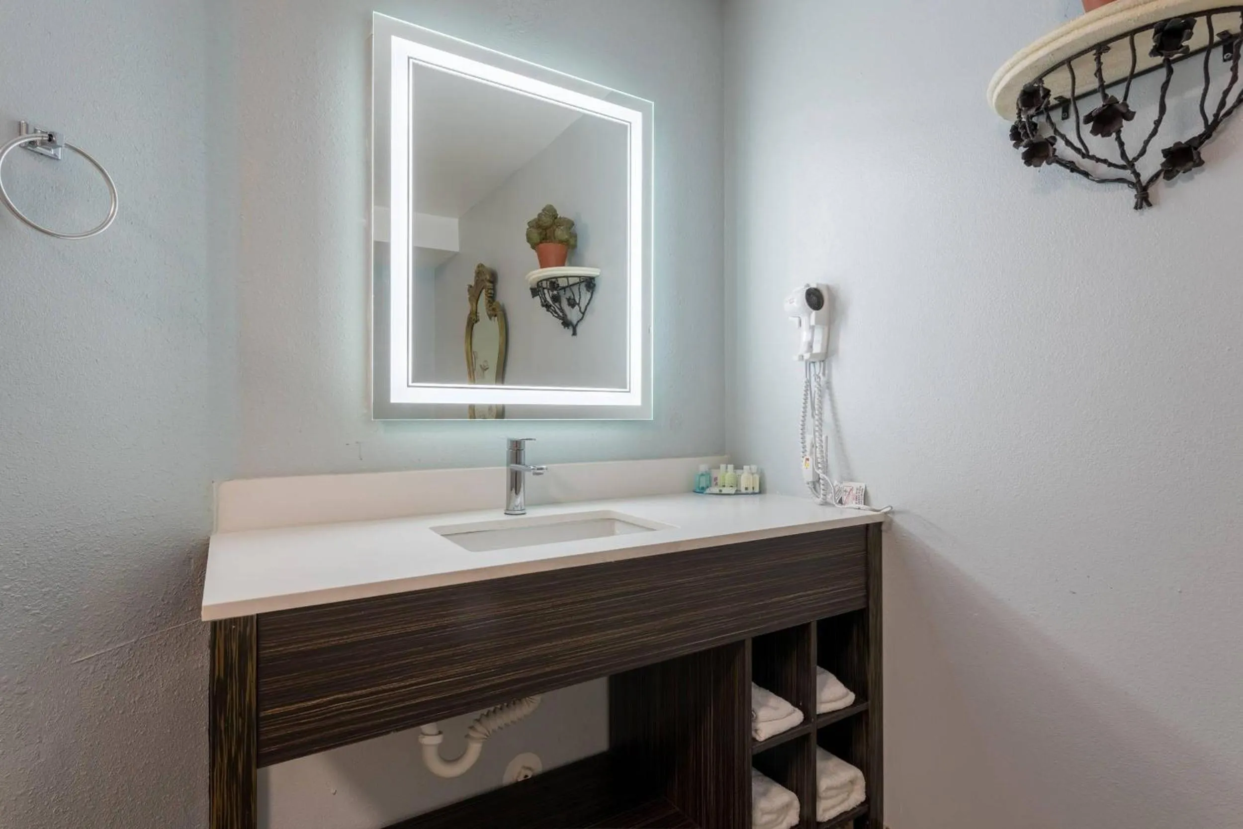 Bedroom in Quality Inn & Suites Manitou Springs at Pikes Peak