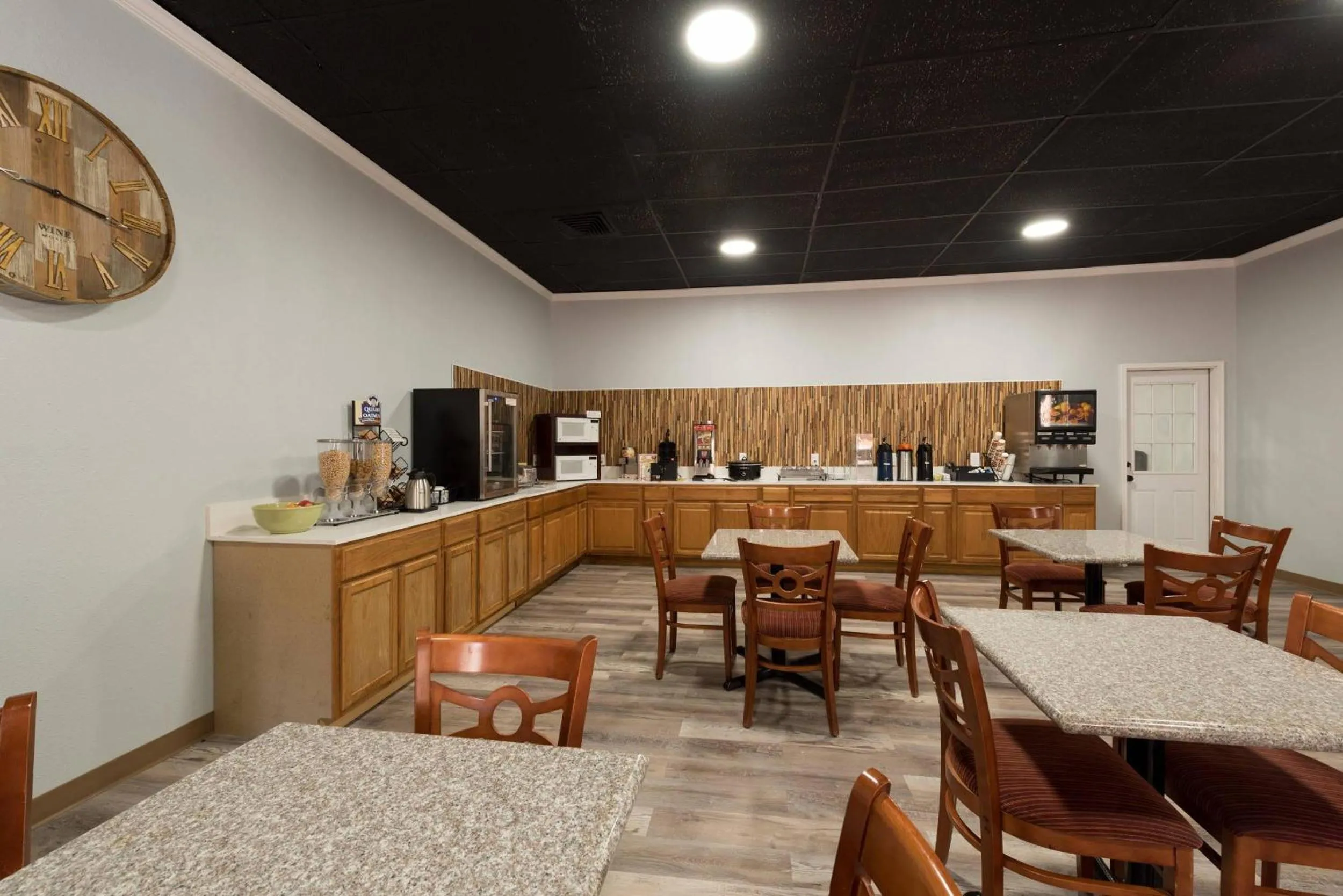 Breakfast in Quality Inn & Suites Manitou Springs at Pikes Peak