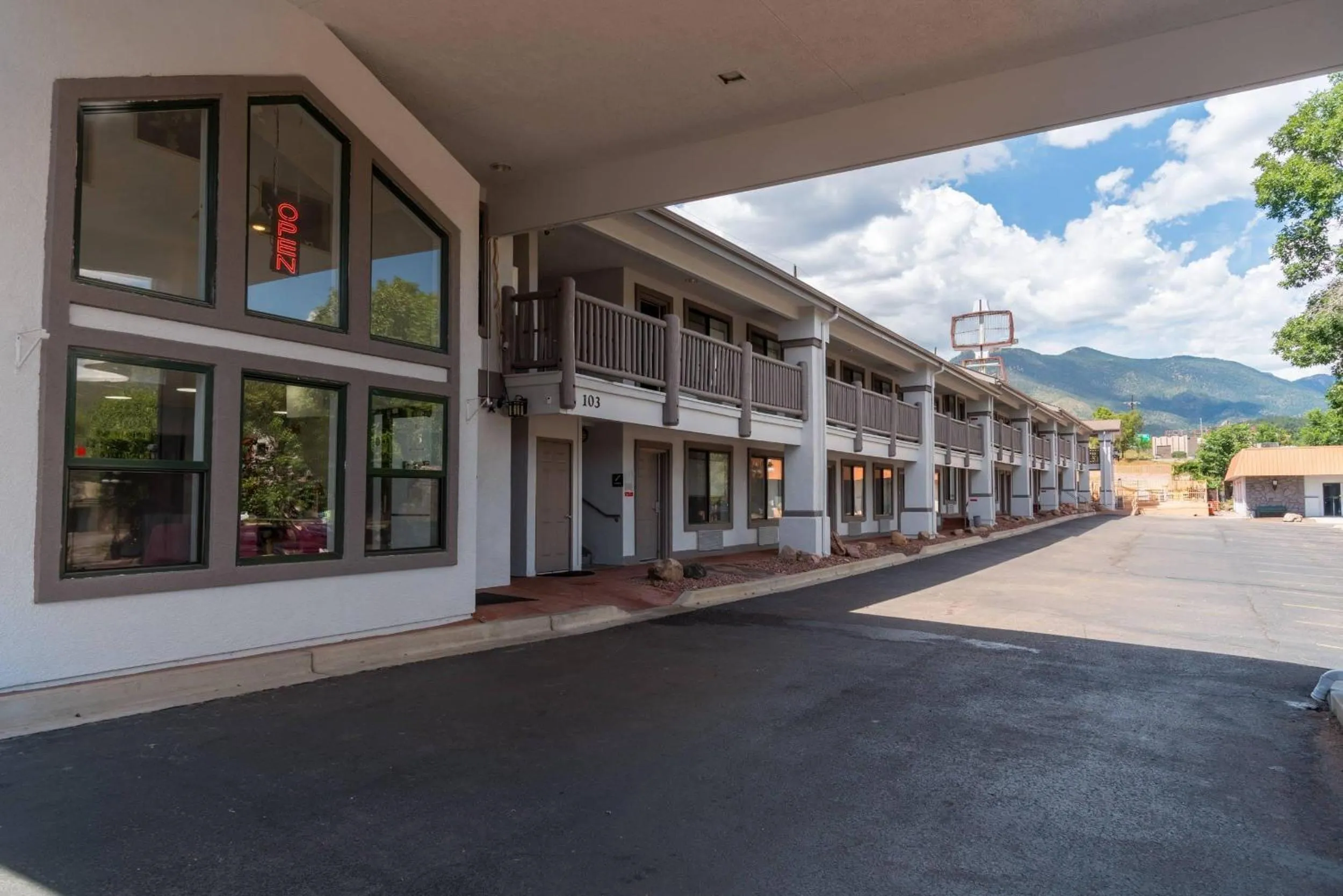 Property building in Quality Inn & Suites Manitou Springs at Pikes Peak