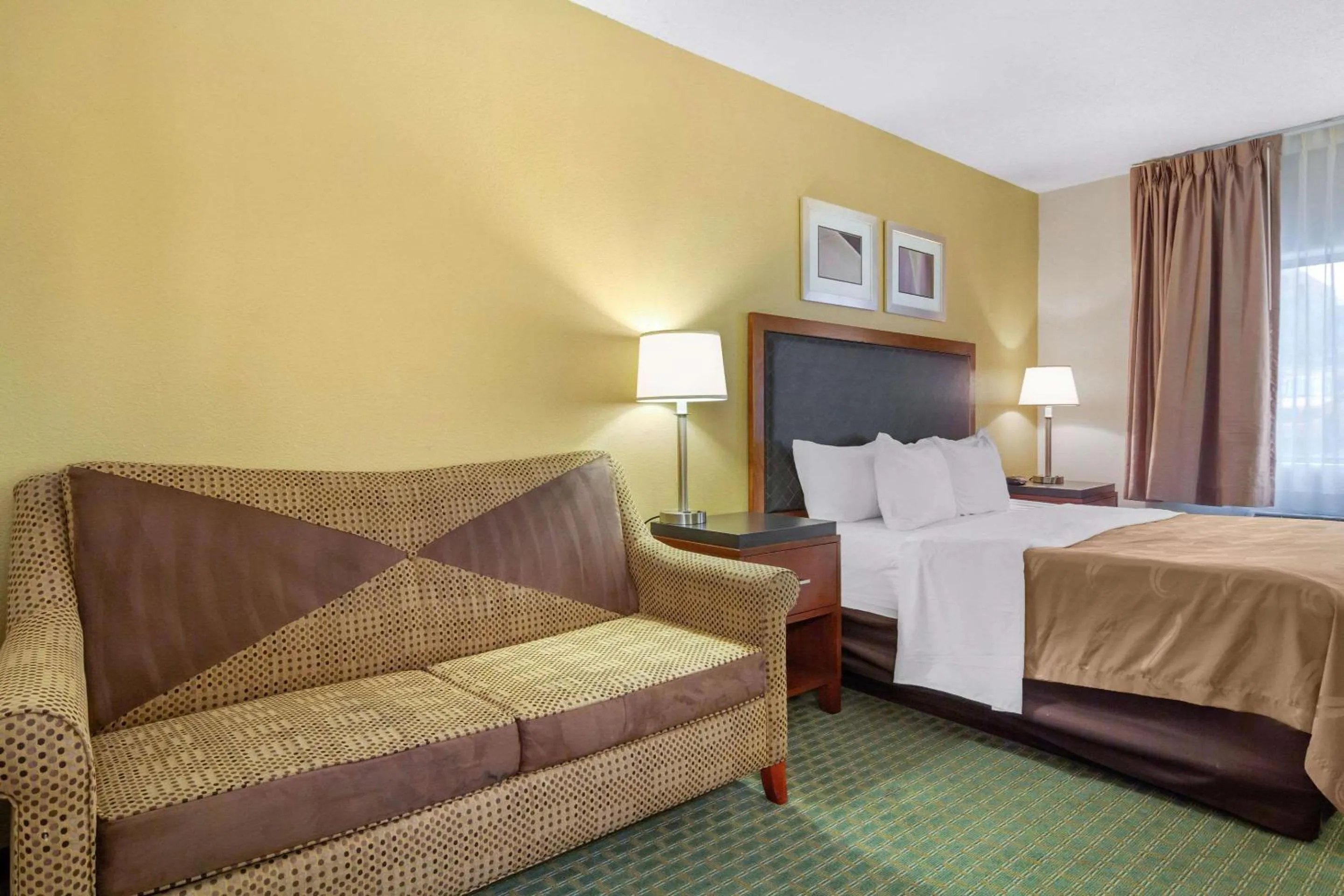 Photo of the whole room, Bed in Quality Inn & Suites Lakewood - Denver Southwest