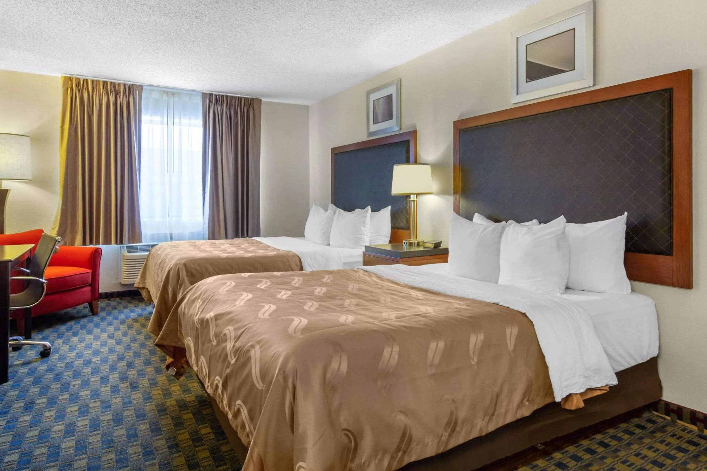 Photo of the whole room, Bed in Quality Inn & Suites Lakewood - Denver Southwest