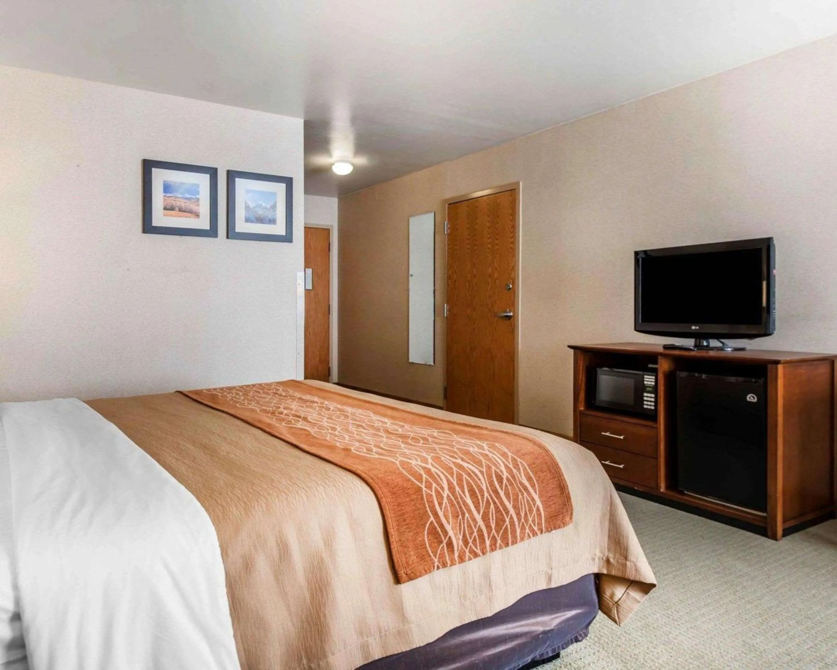 Photo of the whole room, Bed in Comfort Inn Salida