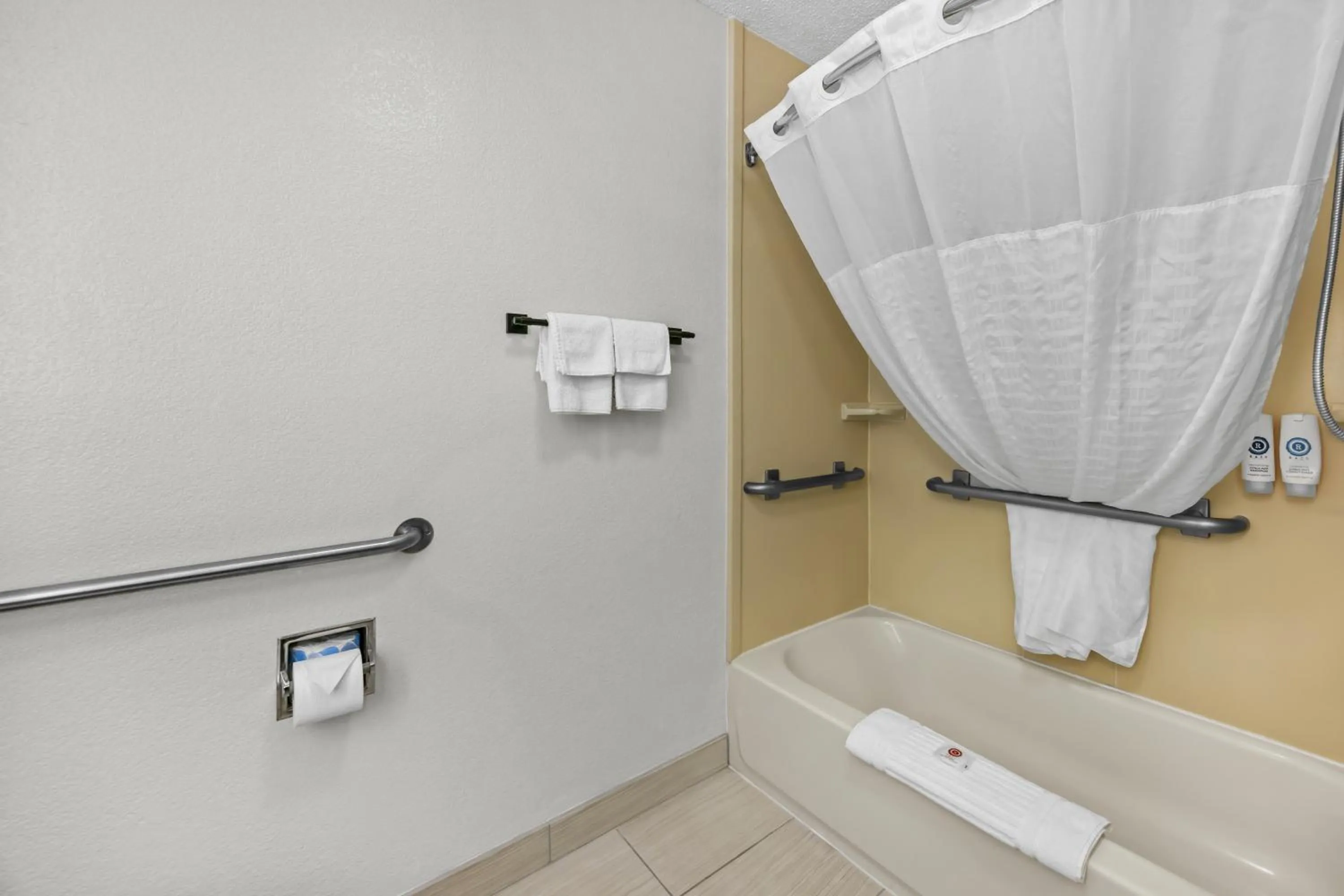 Shower in Comfort Inn Grand Junction I-70